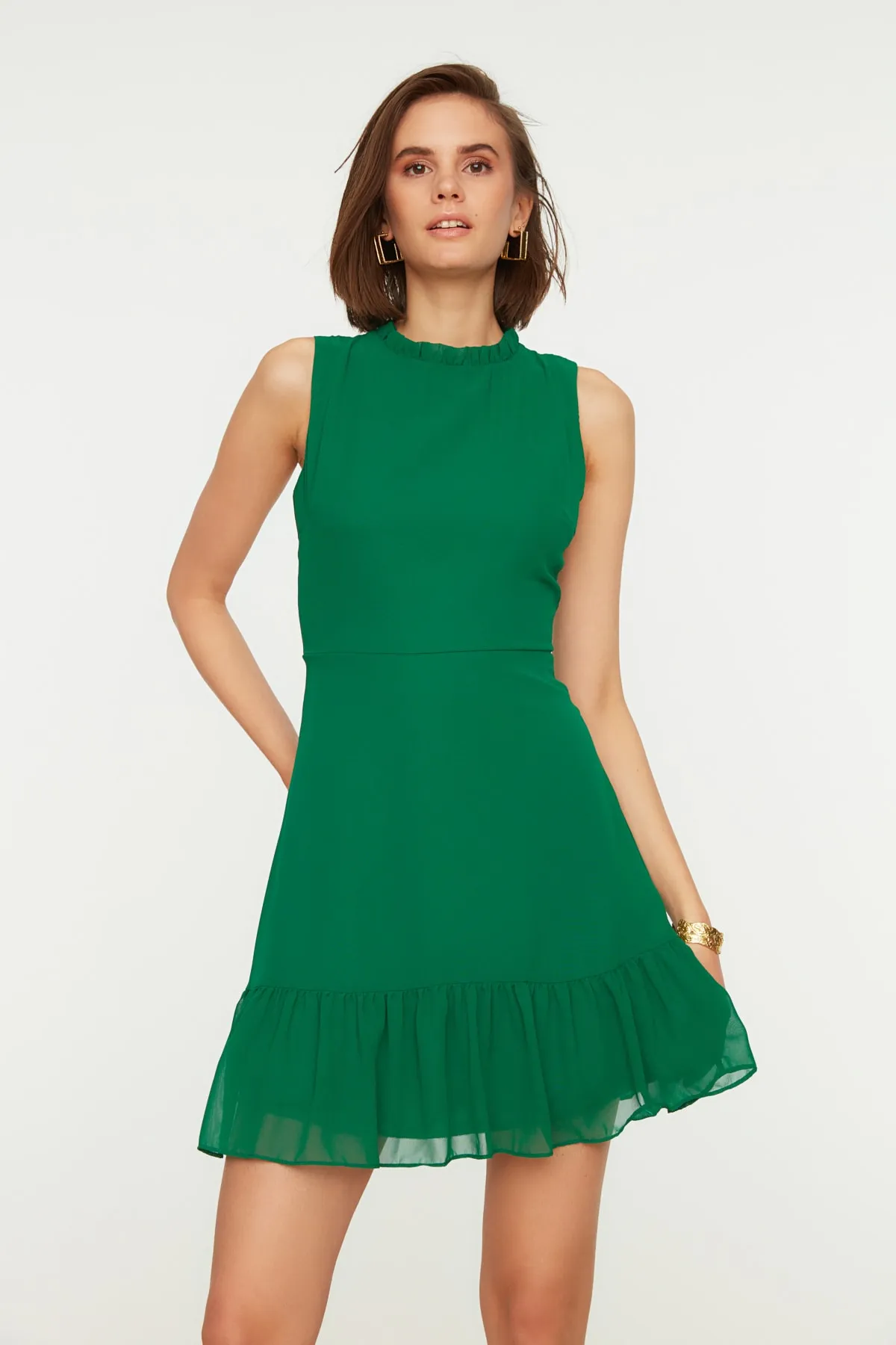 Trendyol Collection  Grüner gewebter Mini-Rock mit hohem Kragen, gewebtes Kleid mit Rüschen TWOSS20EL0237