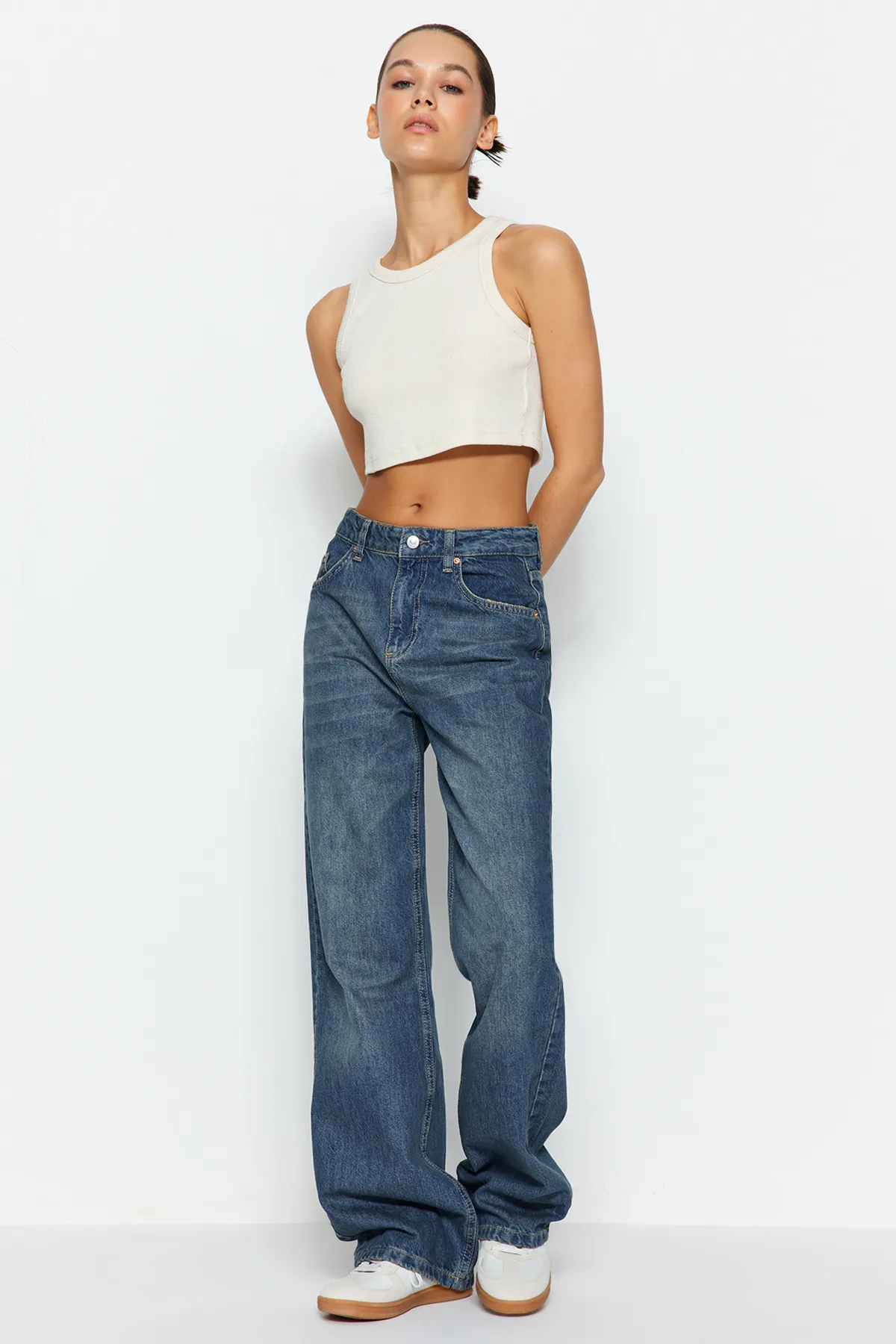 Trendyol Collection  Blaue Vintage-Jeans mit hoher Taille und weitem Bein und verblasstem Effekt TWOSS24JE00050