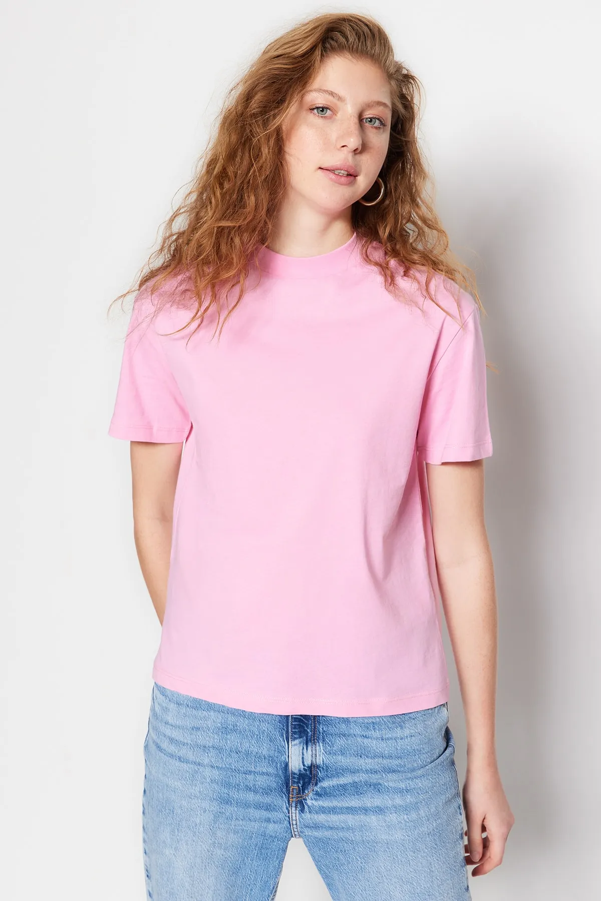 Trendyol Collection  Rosa Basic-Strick-T-Shirt aus 100 % Baumwolle mit Stehkragen TWOAW20TS0096