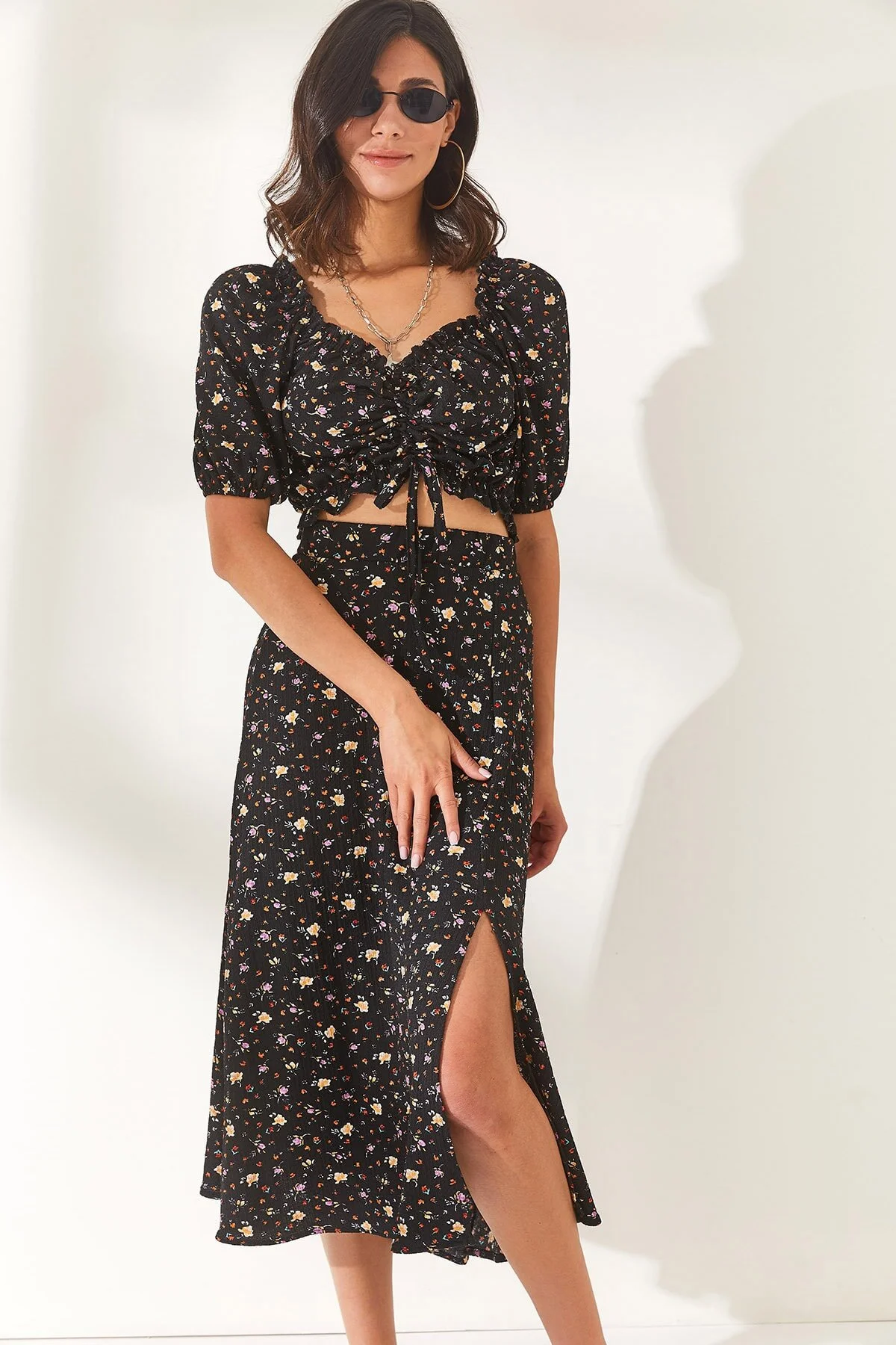 Olalook  Damen Blumenmuster Schwarzes Oberteil Bluse Unterteil Schlitz Rock Set TKM-19000188
