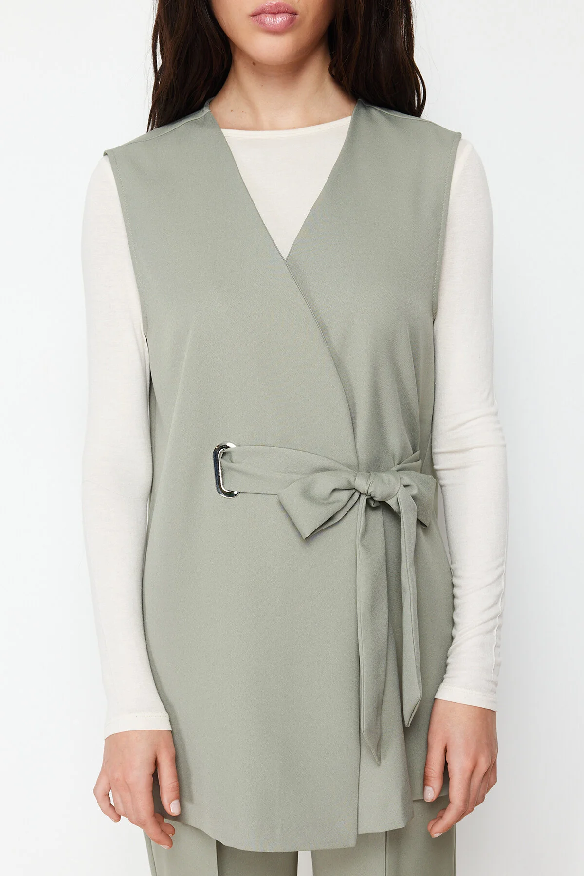 Trendyol Modest  Khaki-Accessoire, detailliertes Set aus Weste, Hose, Oberteil und Unterteil aus gewebtem Stoff TCTSS24US00035
