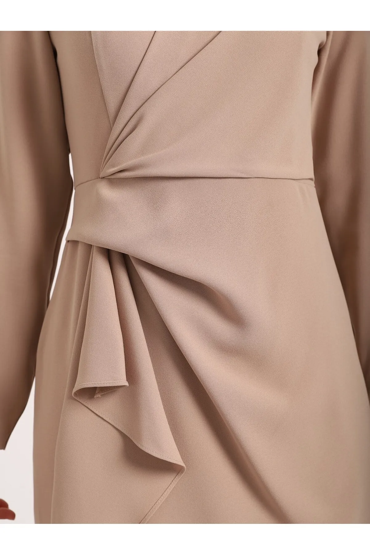 Modamorfo  Asymmetrisches Kreppkleid mit Aller-Front und Rock