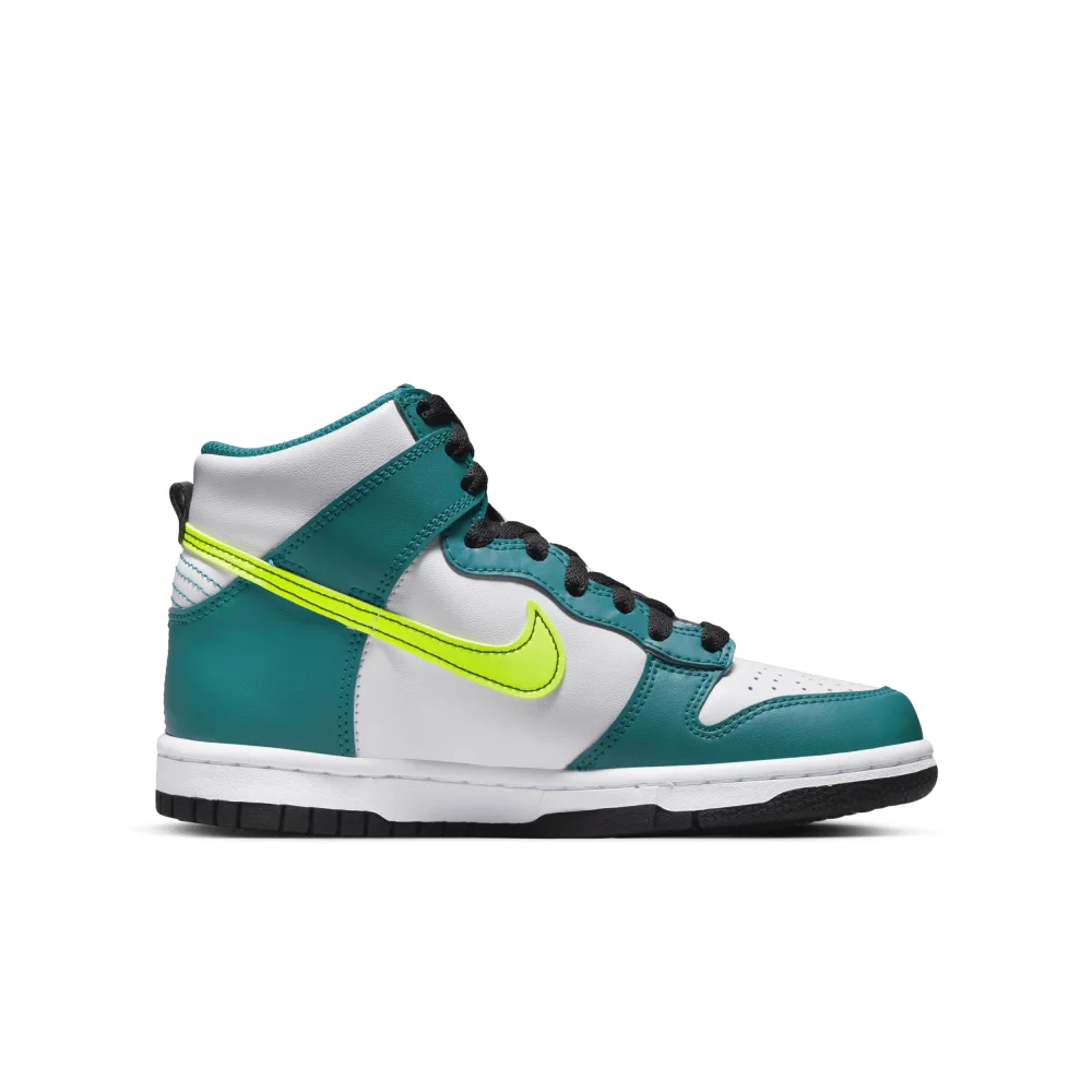 Nike Dunk High DB2179-109 / weiss