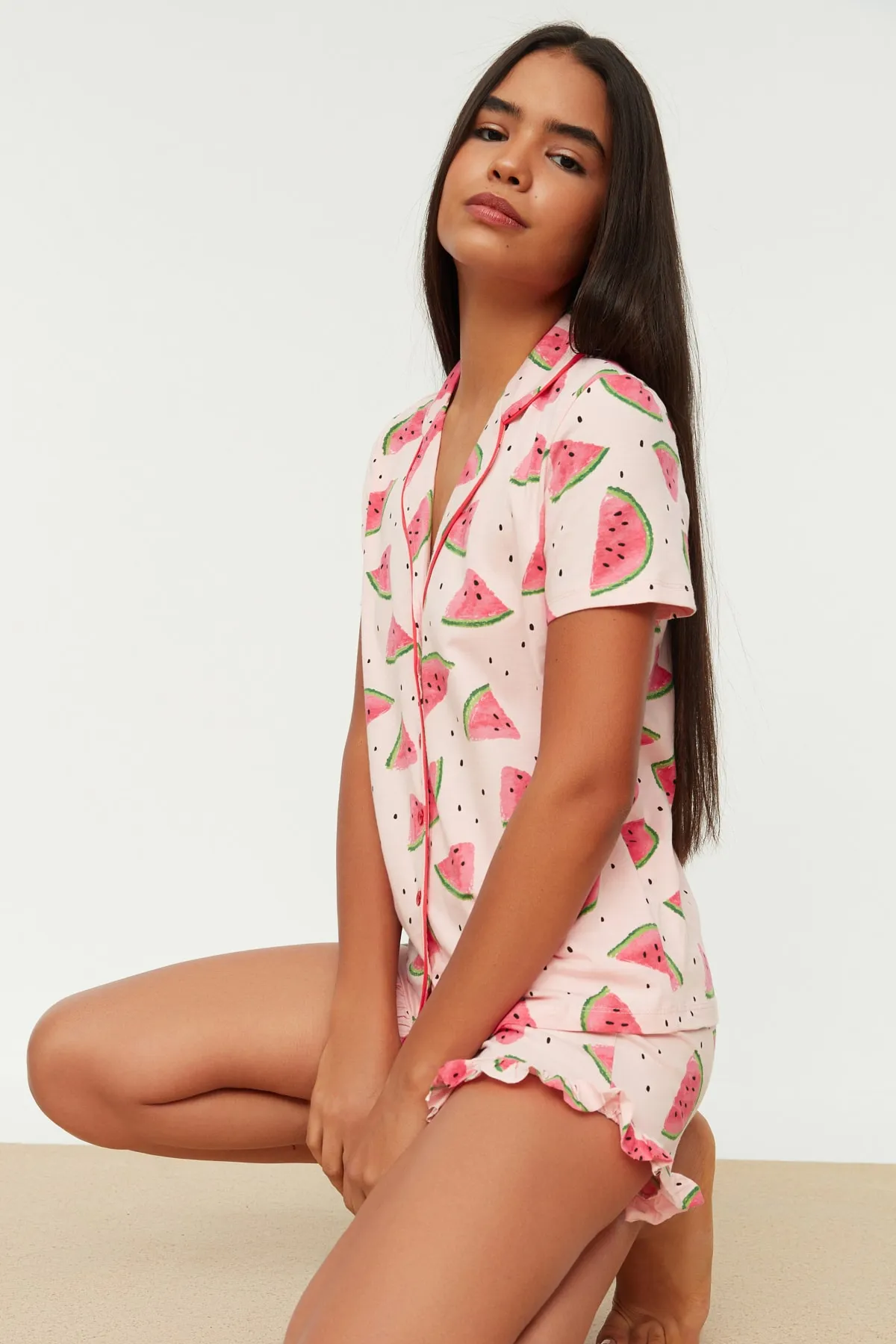 Trendyol Collection  Rosa Pyjama-Set aus Hemd und Shorts mit Rüschen, 100 % Baumwolle, Wassermelonenmuster, THMSS21PT0670