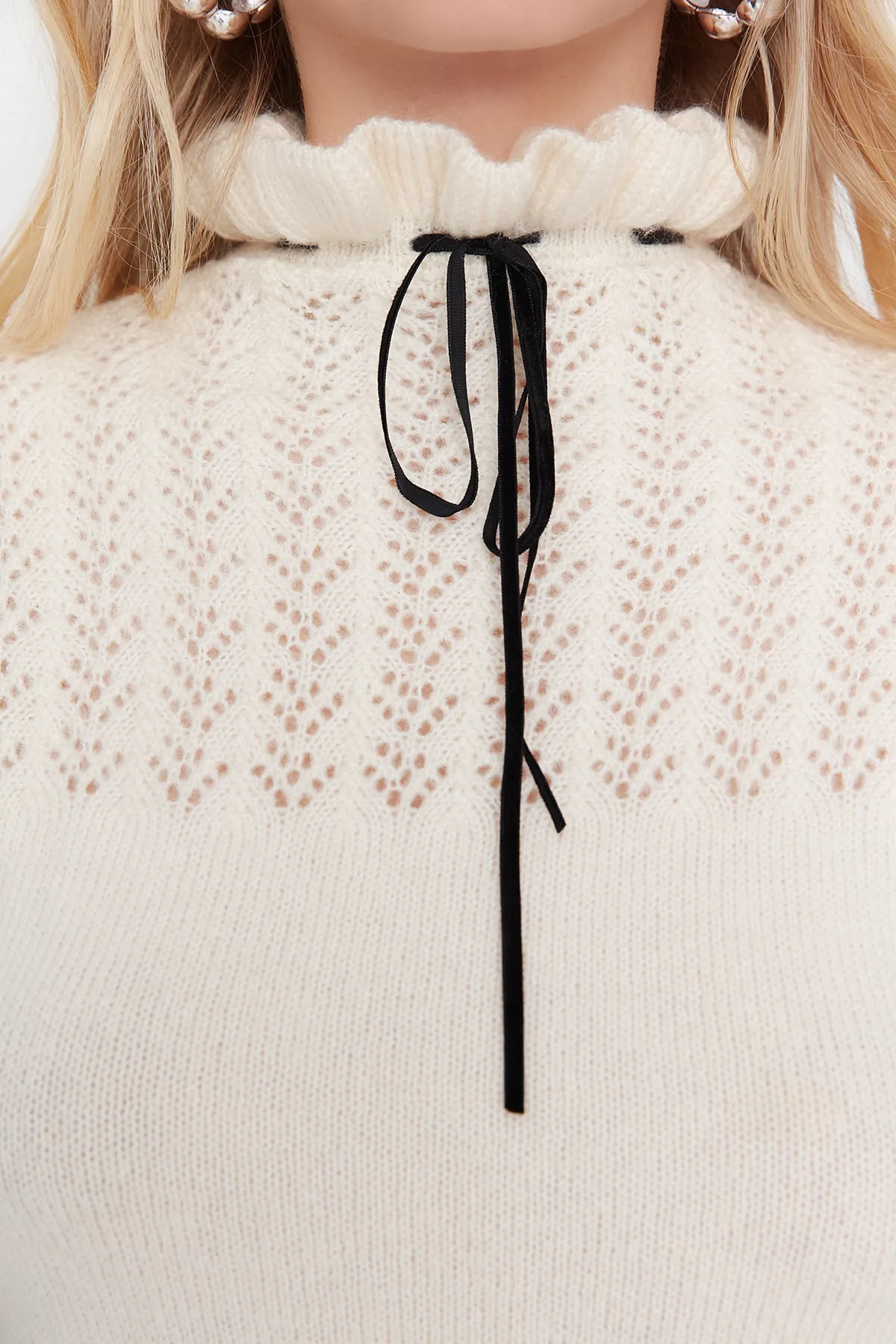 Trendyol Collection  Ecrufarbener, weich strukturierter Strickpullover mit Lochmuster TWOAW21KZ2355