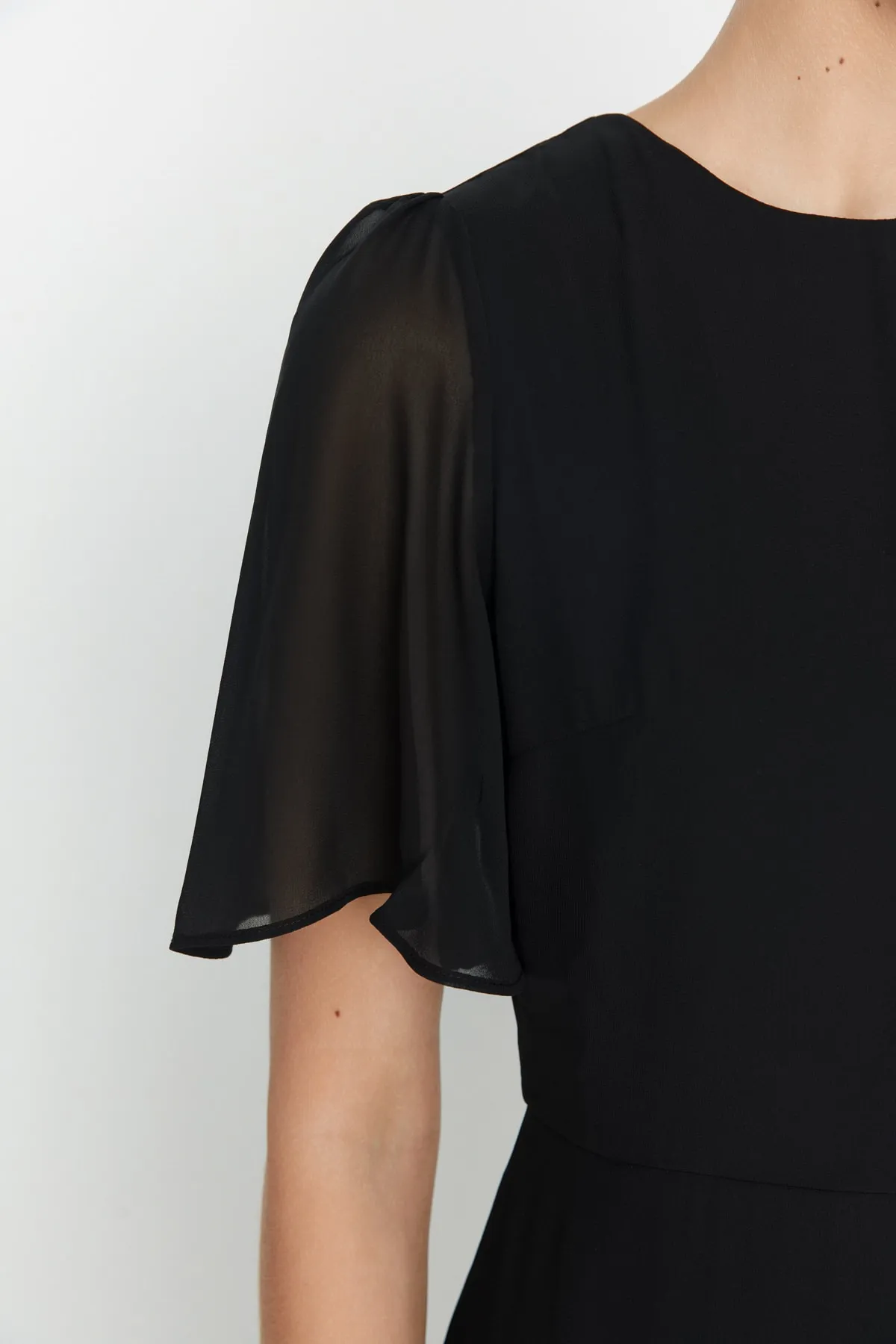 Trendyol Collection  Schwarzer Rock, Volant, Chiffon-gefüttertes Midi-Webkleid TWOSS22EL00733