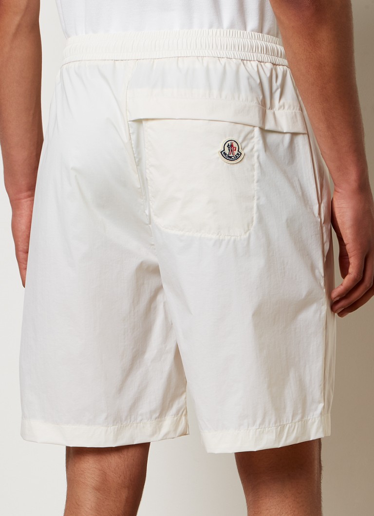 Pantaloni scurți Moncler cu croi larg și buzunare laterale