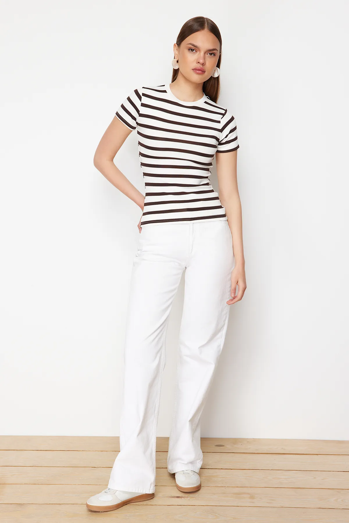 Trendyol Collection  Braun gestreifte Viskose/weiche Stoff Figurbetonte Strickbluse TWOSS24BZ00296