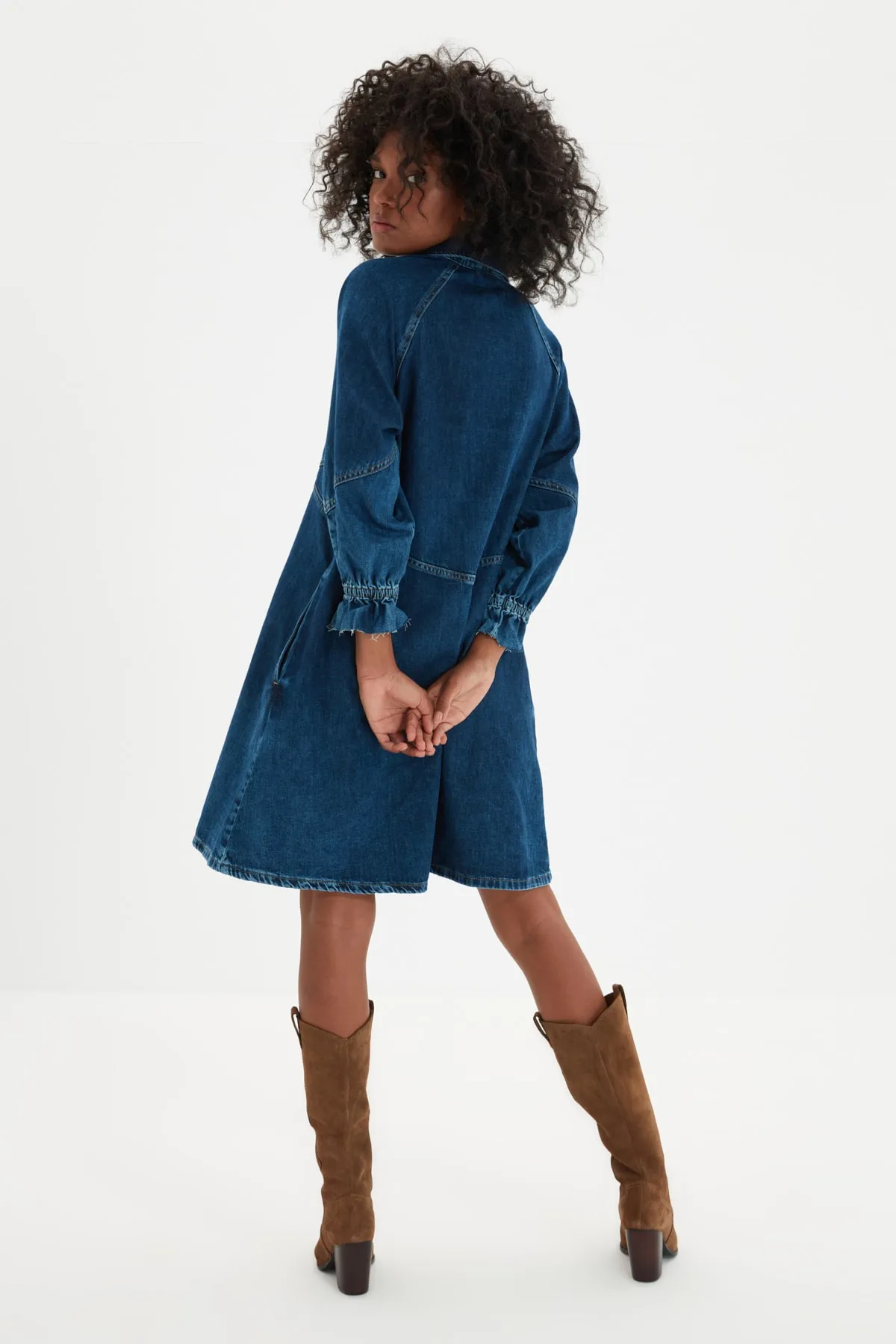 Trendyol Collection  Blaues, detailliertes, übergroßes Jeanskleid mit Nähten TWOAW22EL0072