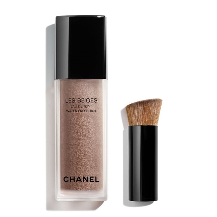 MAKE-UP MIT FRISCHEEFFEKT UND MIKROKAPSEL-PIGMENTEN. ZWEITE-HAUT-EFFEKT. NATÜRLICH STRAHLENDER TEINT.