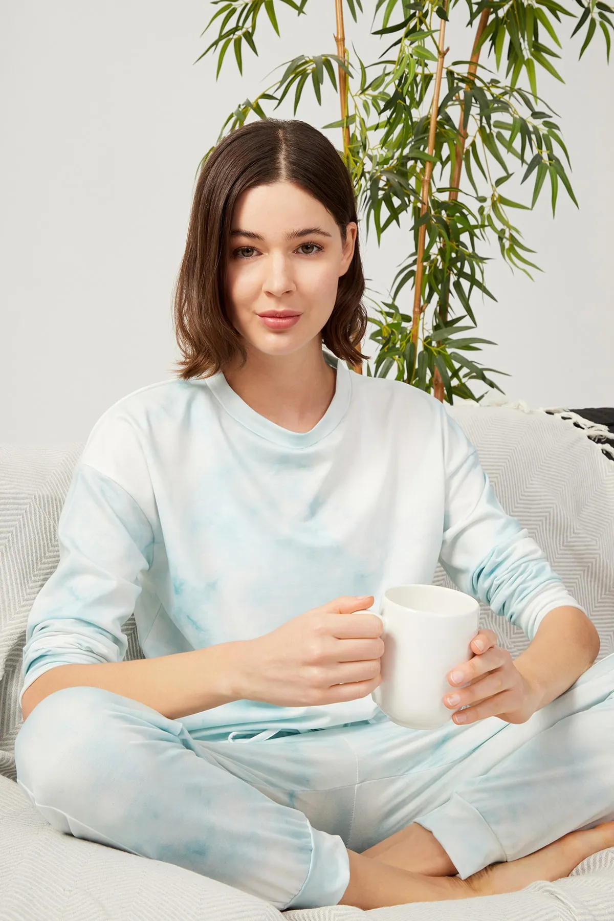 LOS OJOS  Mehrfarbiges Batik-Pyjama-Set für Damen mit Batikmuster