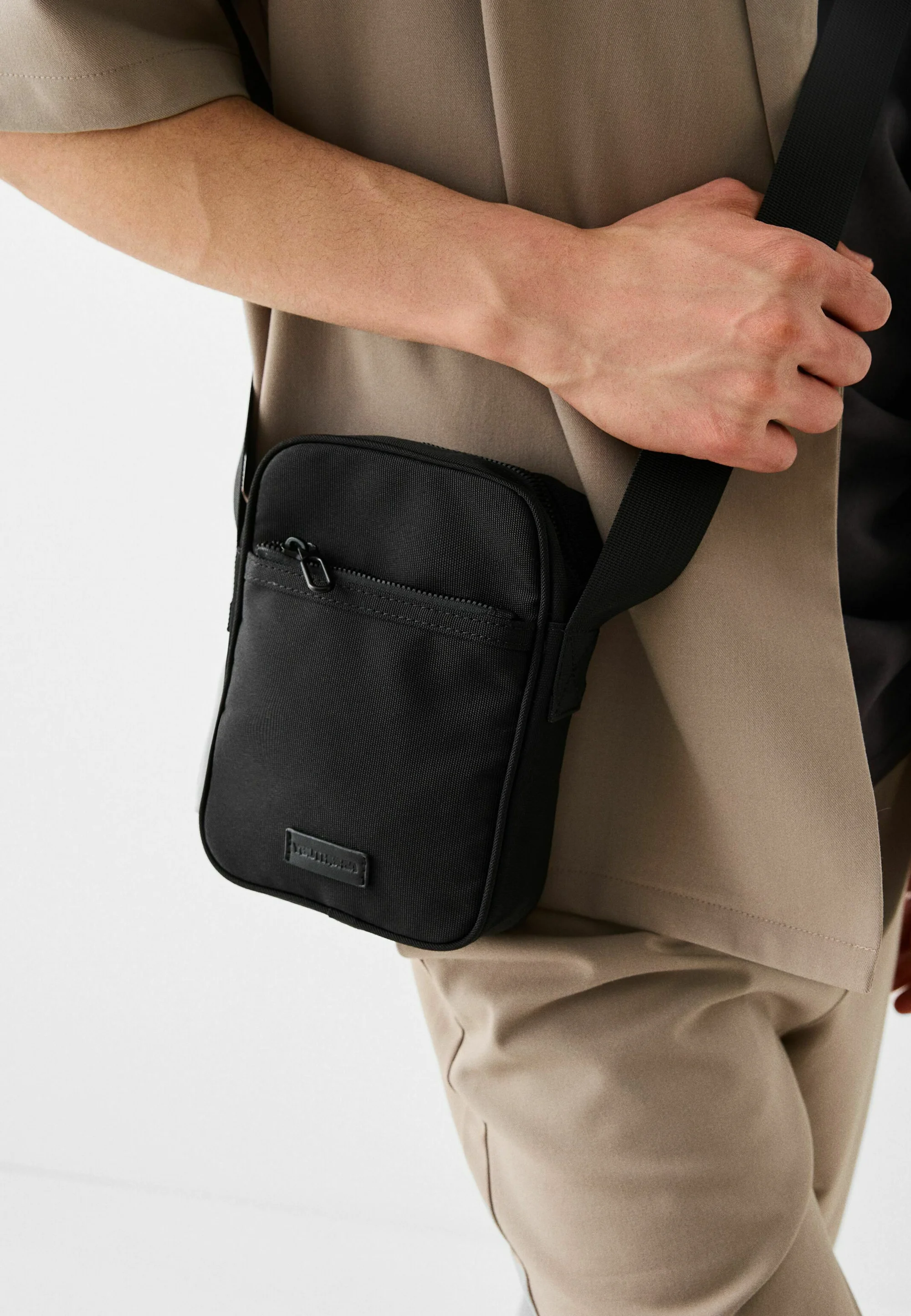 Bershka TÉCNICO - Bolso de hombro