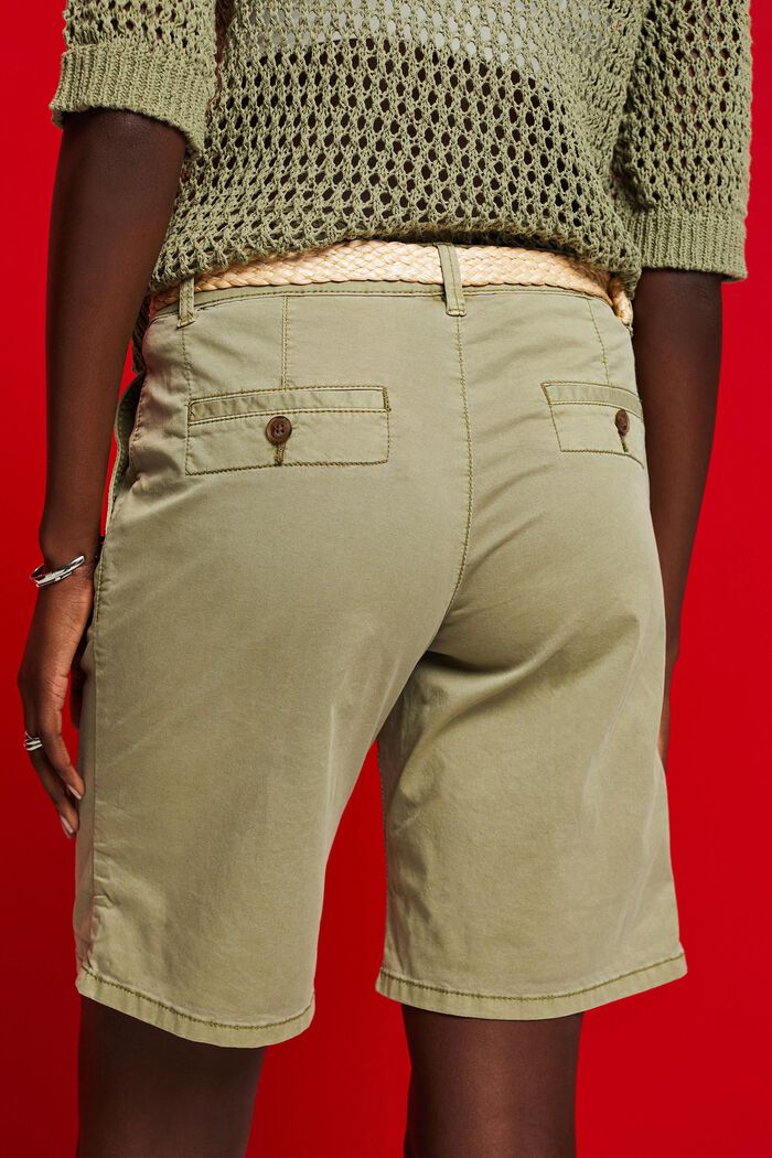 Shorts mit Raffia-Flechtgürtel