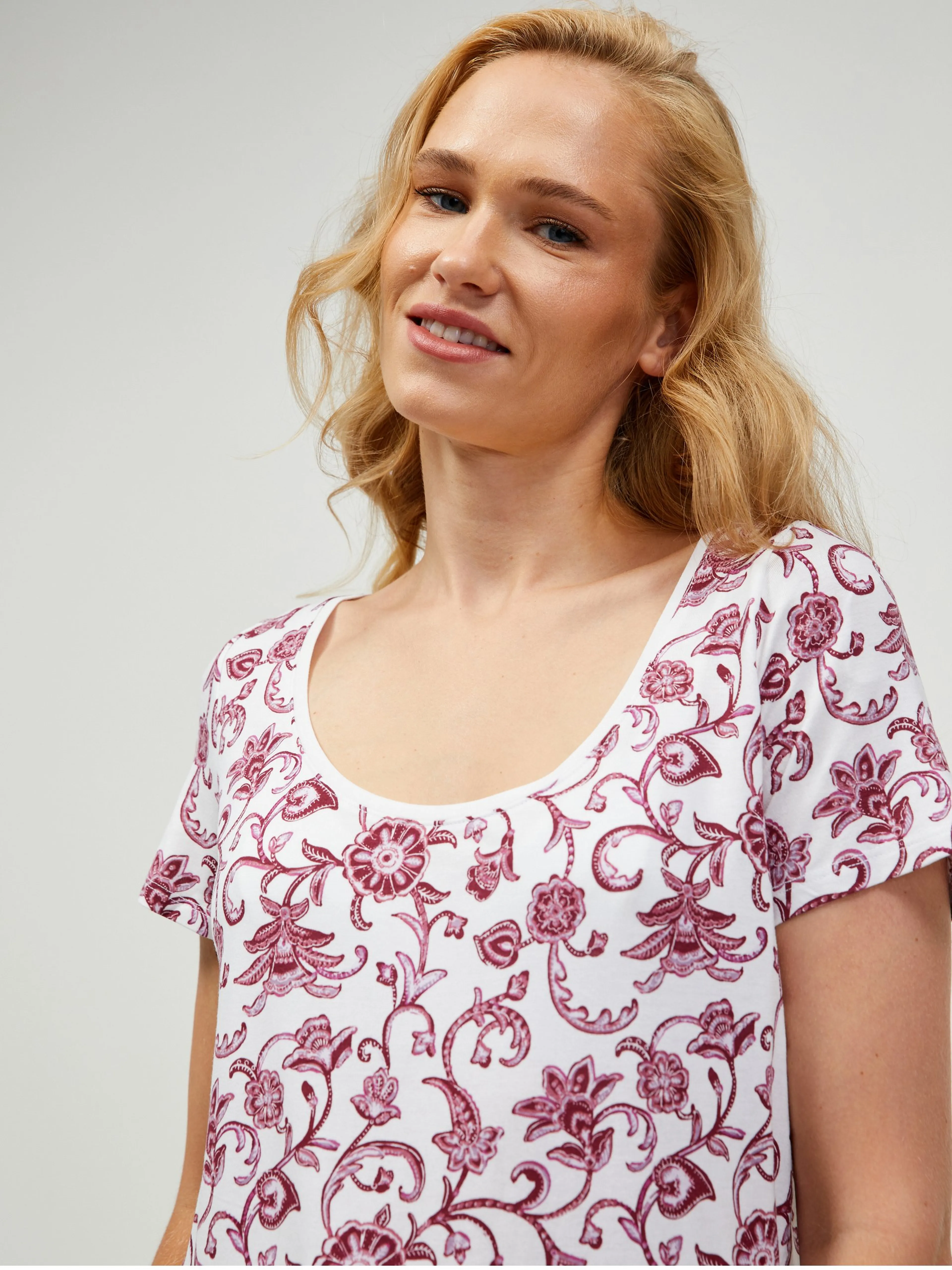 Wein-weiß gemustertes T-Shirt ORSAY