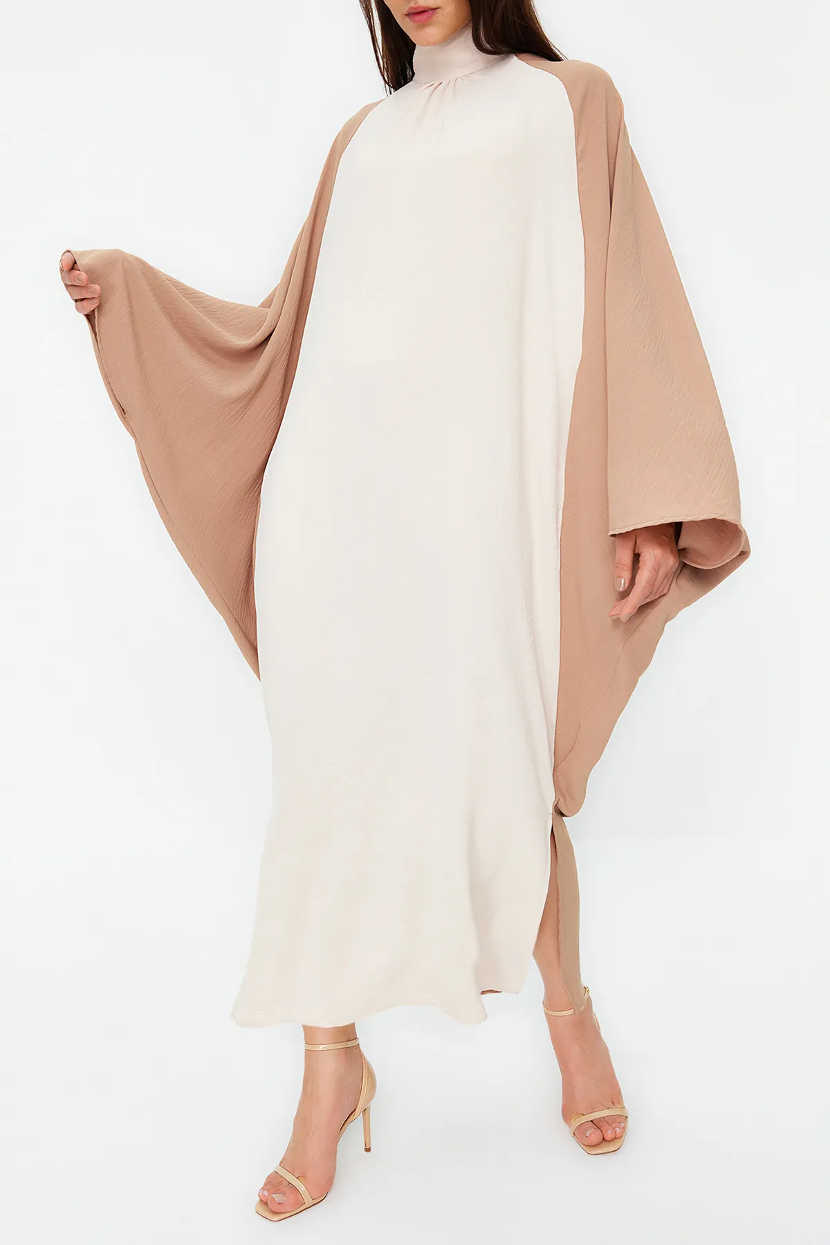 Trendyol Modest  Steinfarbenes, gewebtes Aerobin-Kaftankleid mit Blockfarben TCTSS24KK00000