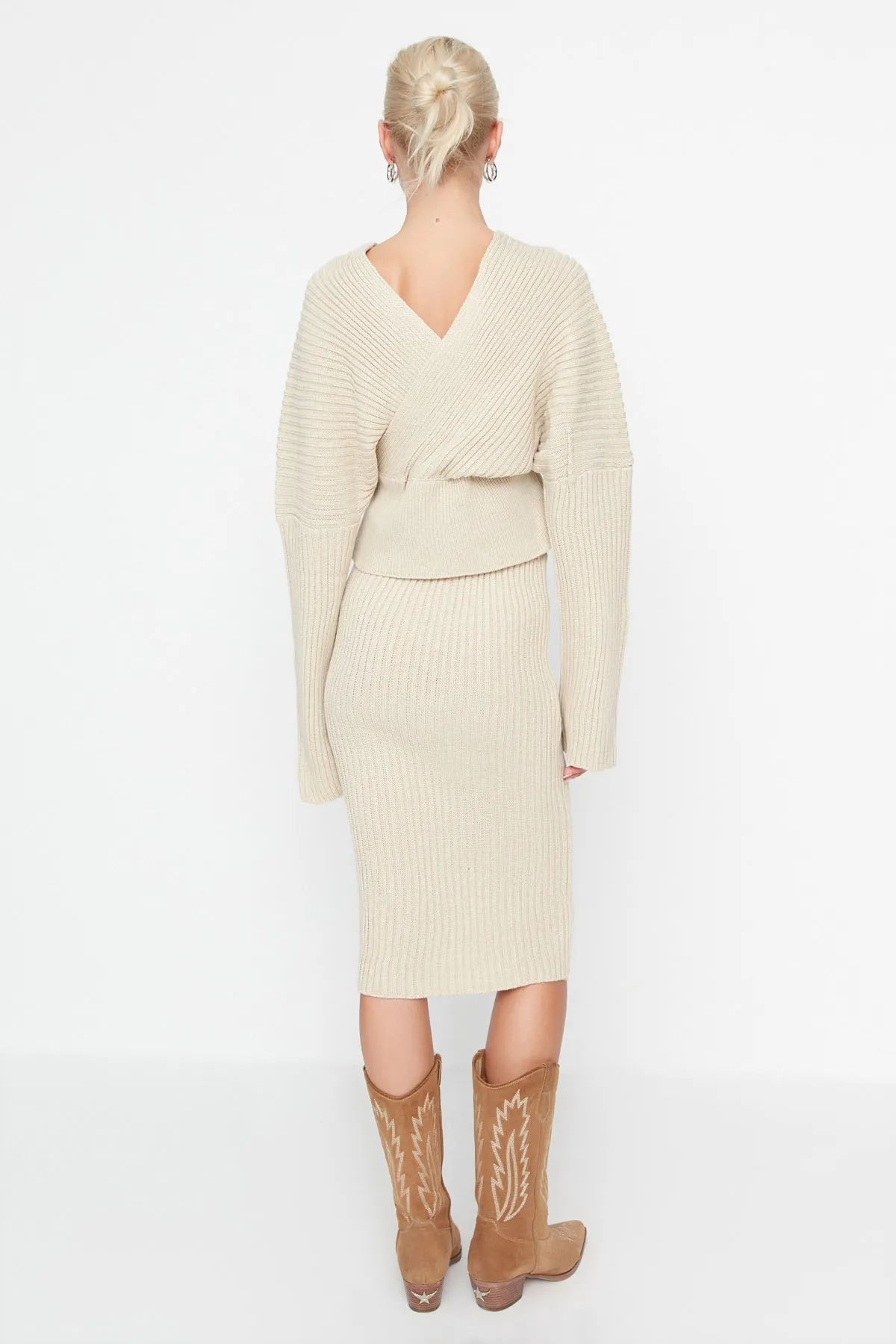 Trendyol Collection  Zweireihiges Strickoberteil und -unterteil-Set in Stein TWOAW23AU00102