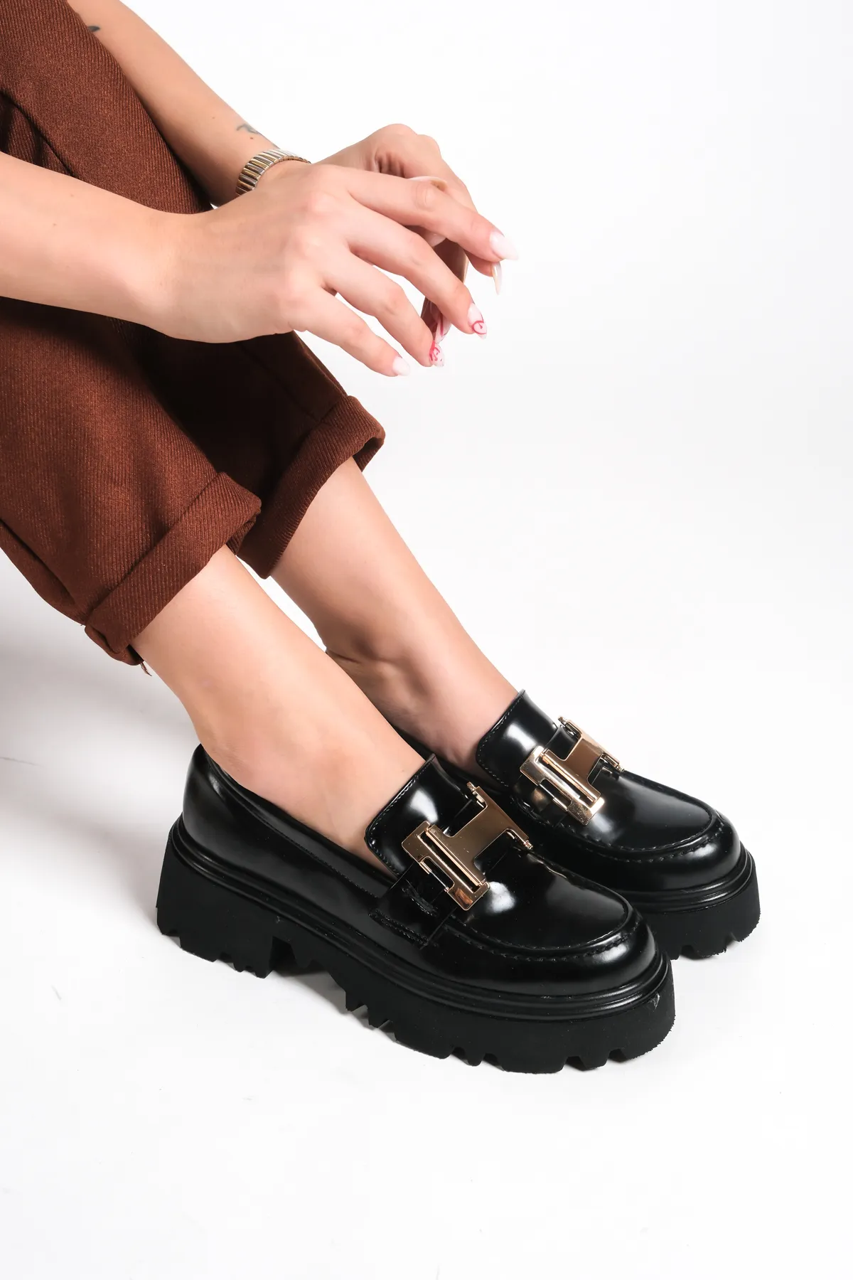 Capone Outfitters  Damen-Loafer mit runder Zehenpartie und H-Schnalle
