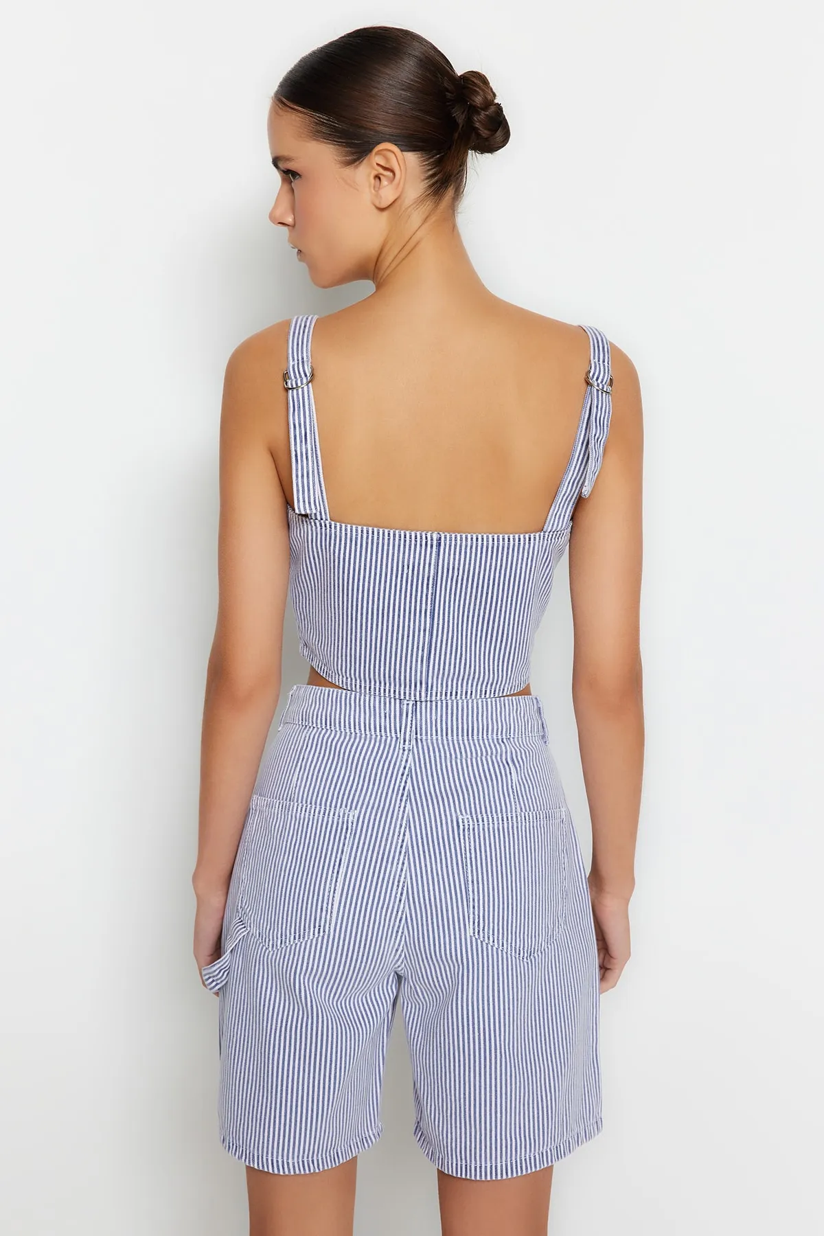 Trendyol Collection  Mehrfarbiges, bedrucktes Denim-Bustier mit Reißverschluss und detailliertem Reißverschluss TWOSS23BS00009
