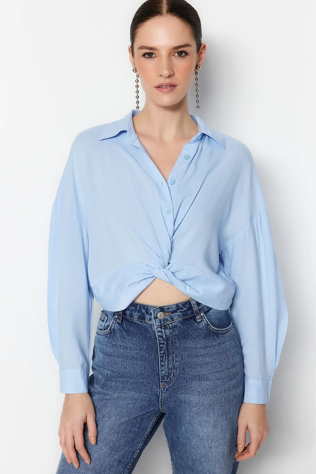 Trendyol Collection  Hellblaue geraffte Webbluse TWOSS23BZ00442