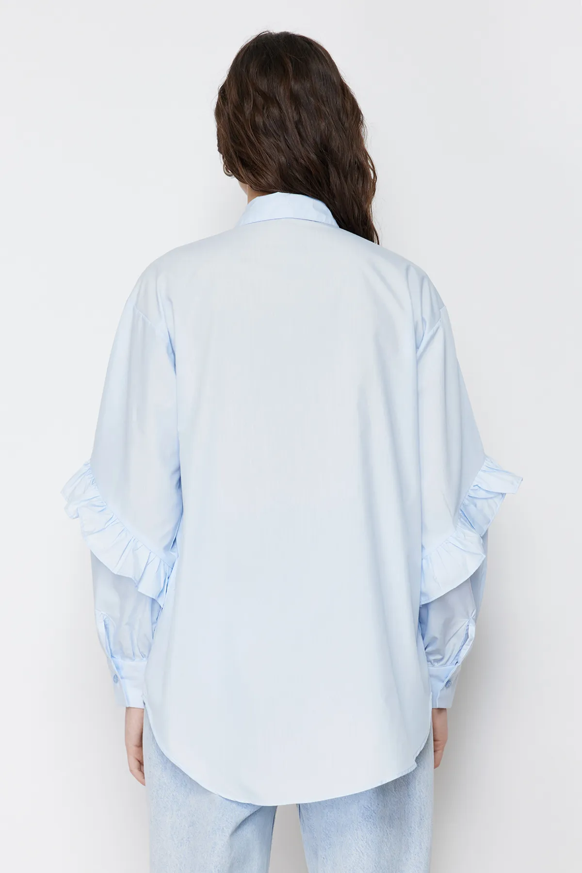 Trendyol Modest  Blaues Hemd aus gewebter Baumwolle mit Rüschendetail TCTSS24TG00019