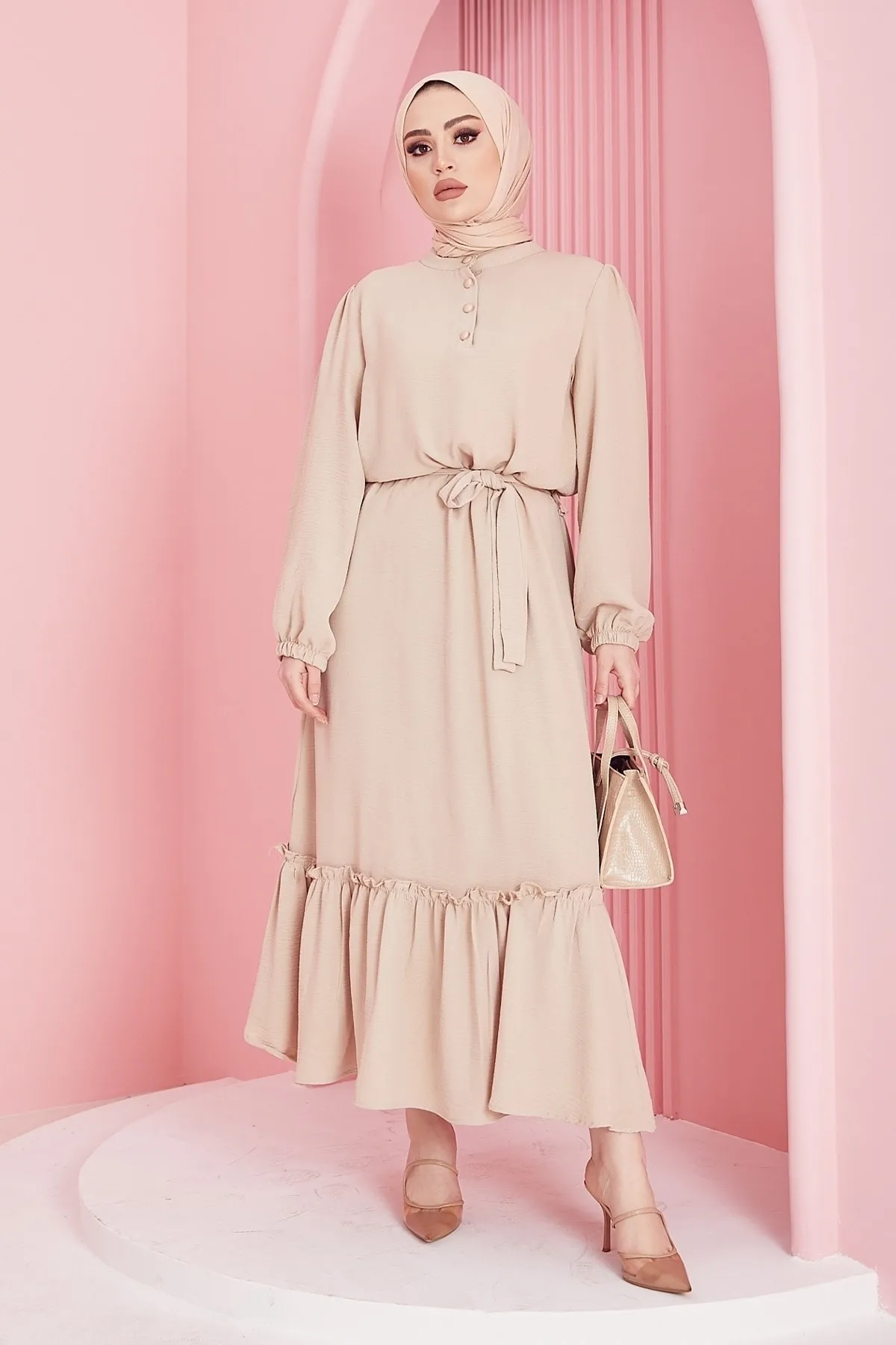 InStyle  Meyra Ayrobin Hijab-Kleid mit Knöpfen – Beige