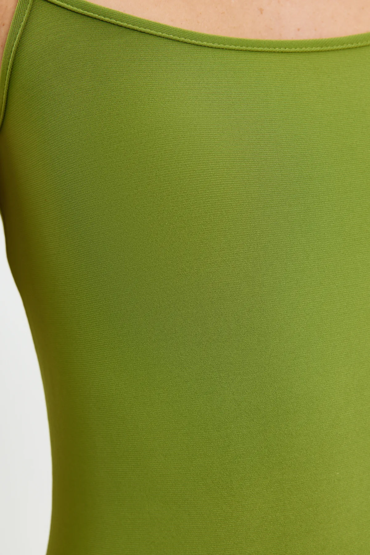 Trendyol Collection  Grünes, tailliertes/tailliertes Träger-Maxi-Bleistiftkleid aus flexiblem Strick TWOSS23EL02435