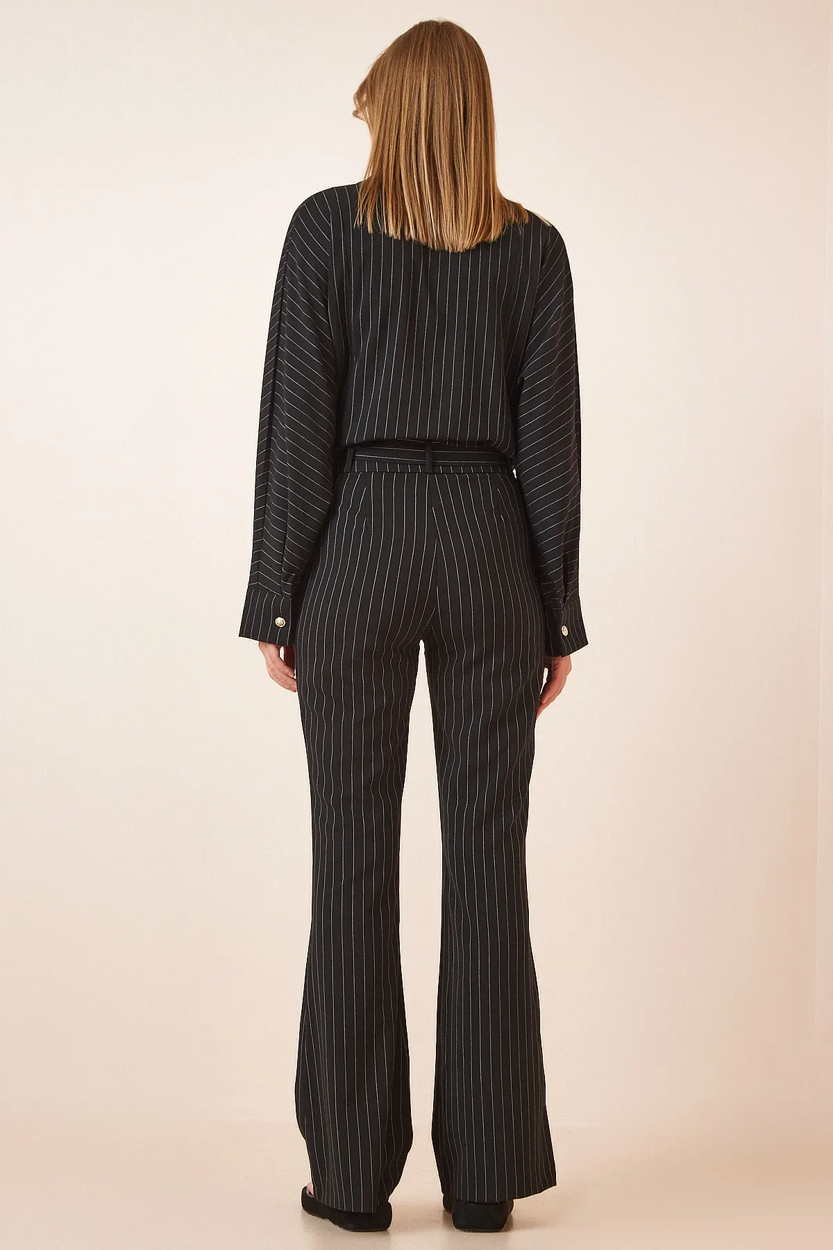 Happiness İstanbul  Schwarzes Strickset mit gestreiftem Hemd und Hose für Damen FN03022
