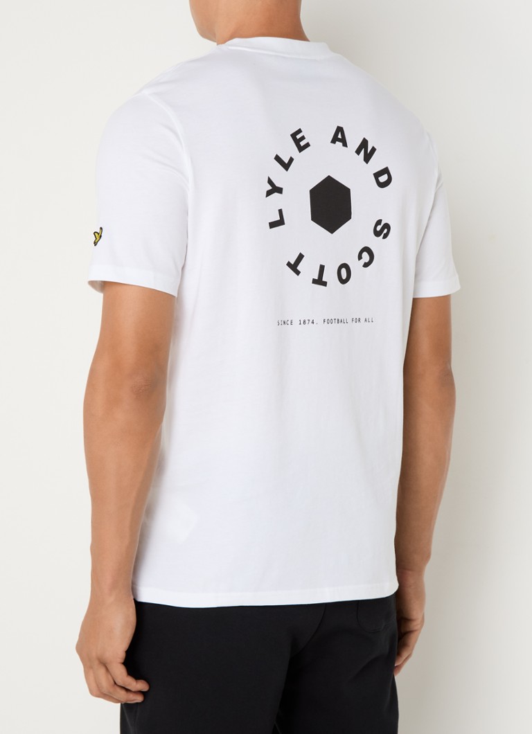 Tricou Lyle & Scott cu logo și imprimeu pe spate.