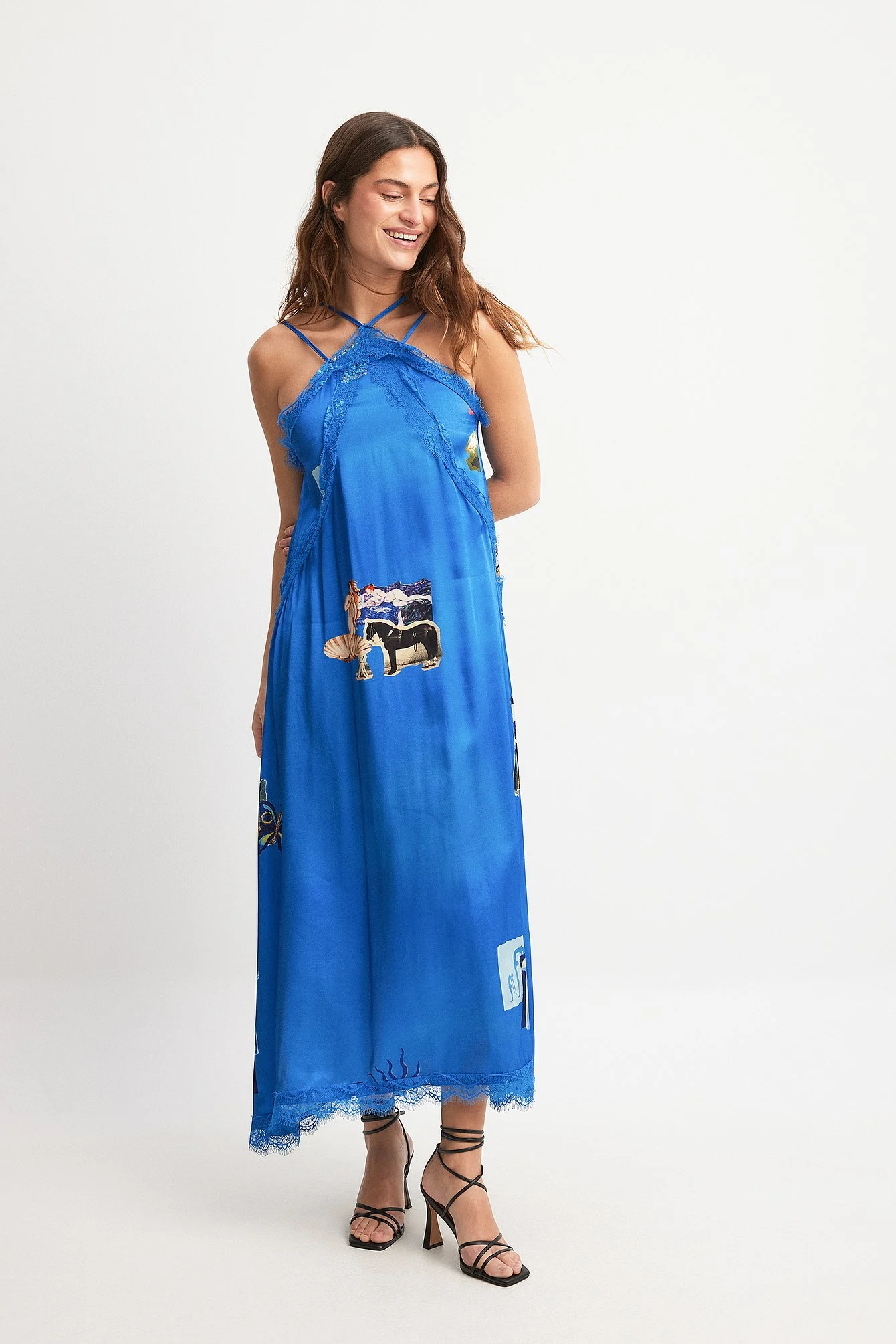 Kleid mit Collage und Spitzendetail