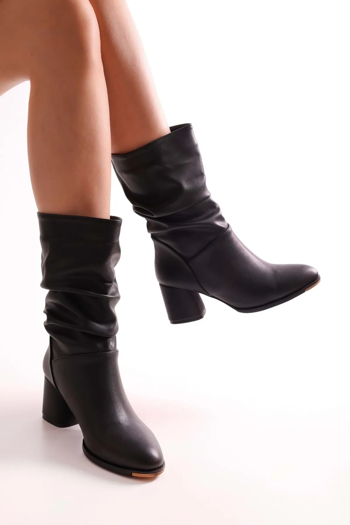 Shoeberry  Nollie Black Heeled Zwickelstiefel für Damen Black Skin