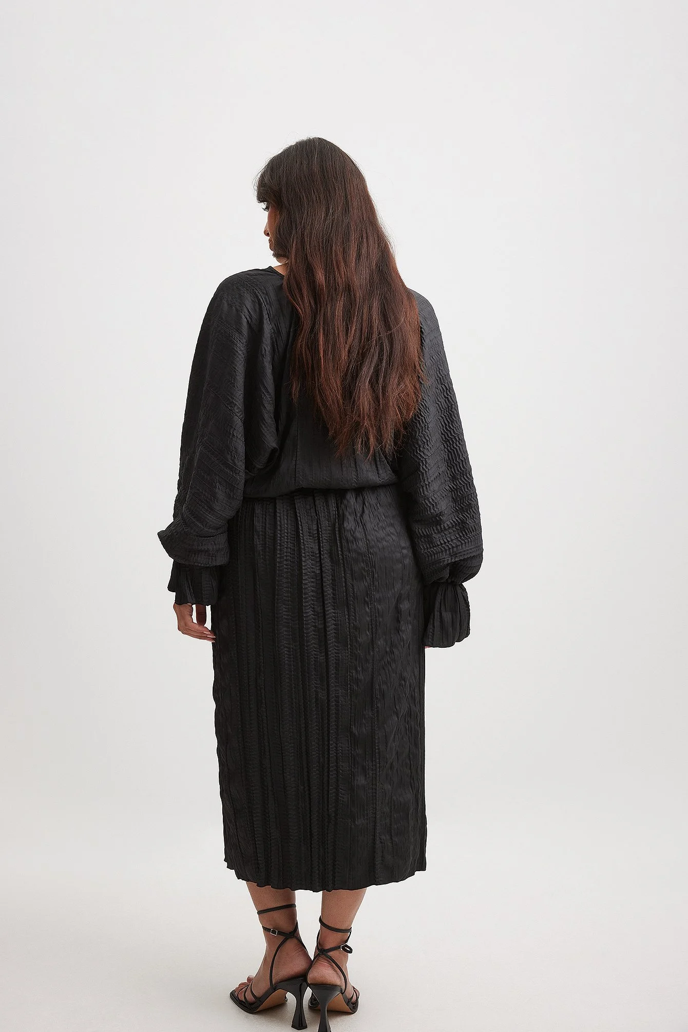 Drapiertes, strukturiertes Midikleid