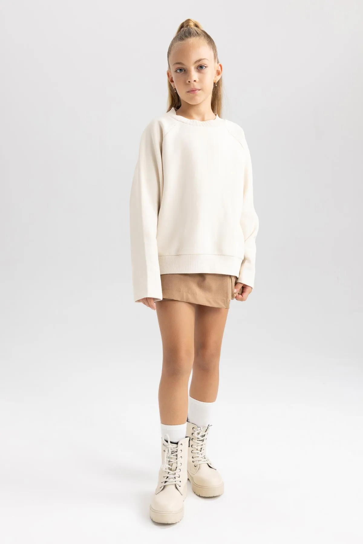 DeFacto  Weiches, pelziges Sweatshirt mit Rundhalsausschnitt für Mädchen in Oversize-Passform B1976a823au