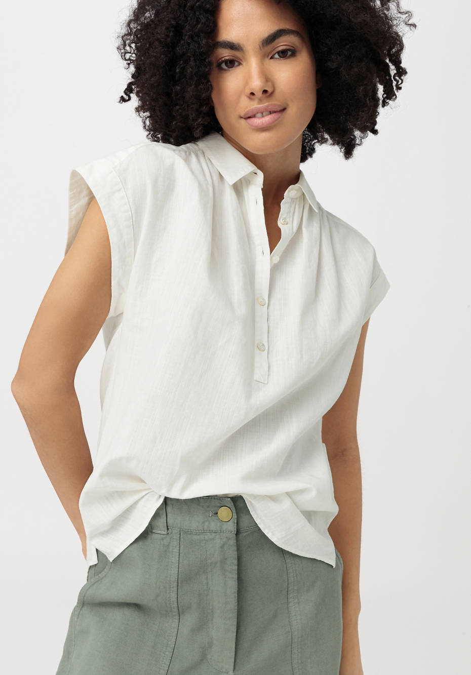 Ärmellose Bluse aus Bio-Baumwolle mit Leinen