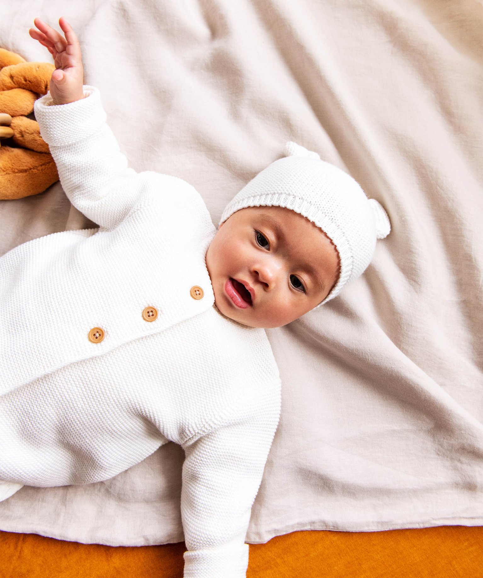 Gilet bébé à col rond en maille tricotée ecru | GEMO