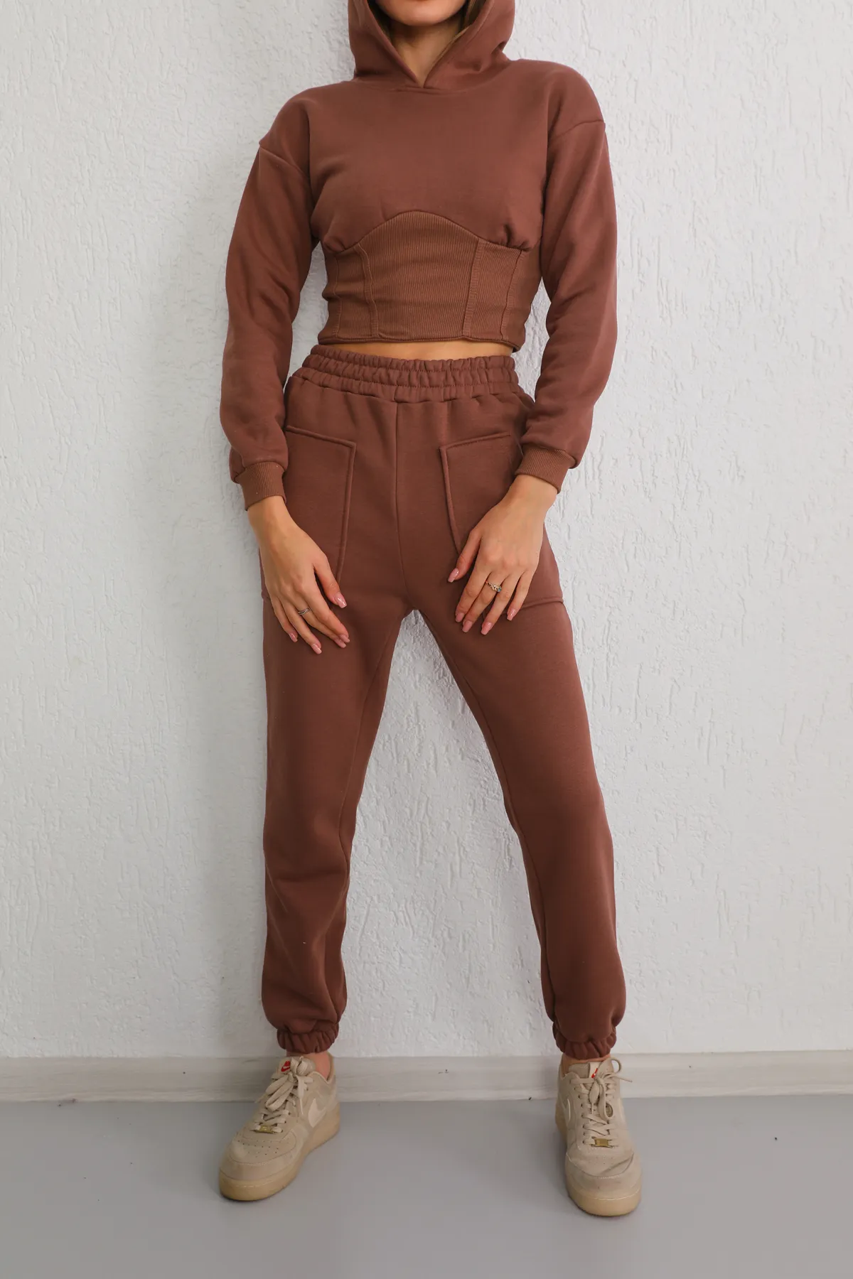 BİKELİFE  Braunes, kurzes Sweat-Trainingsanzug-Set mit Korsett-Detail - Three Thread