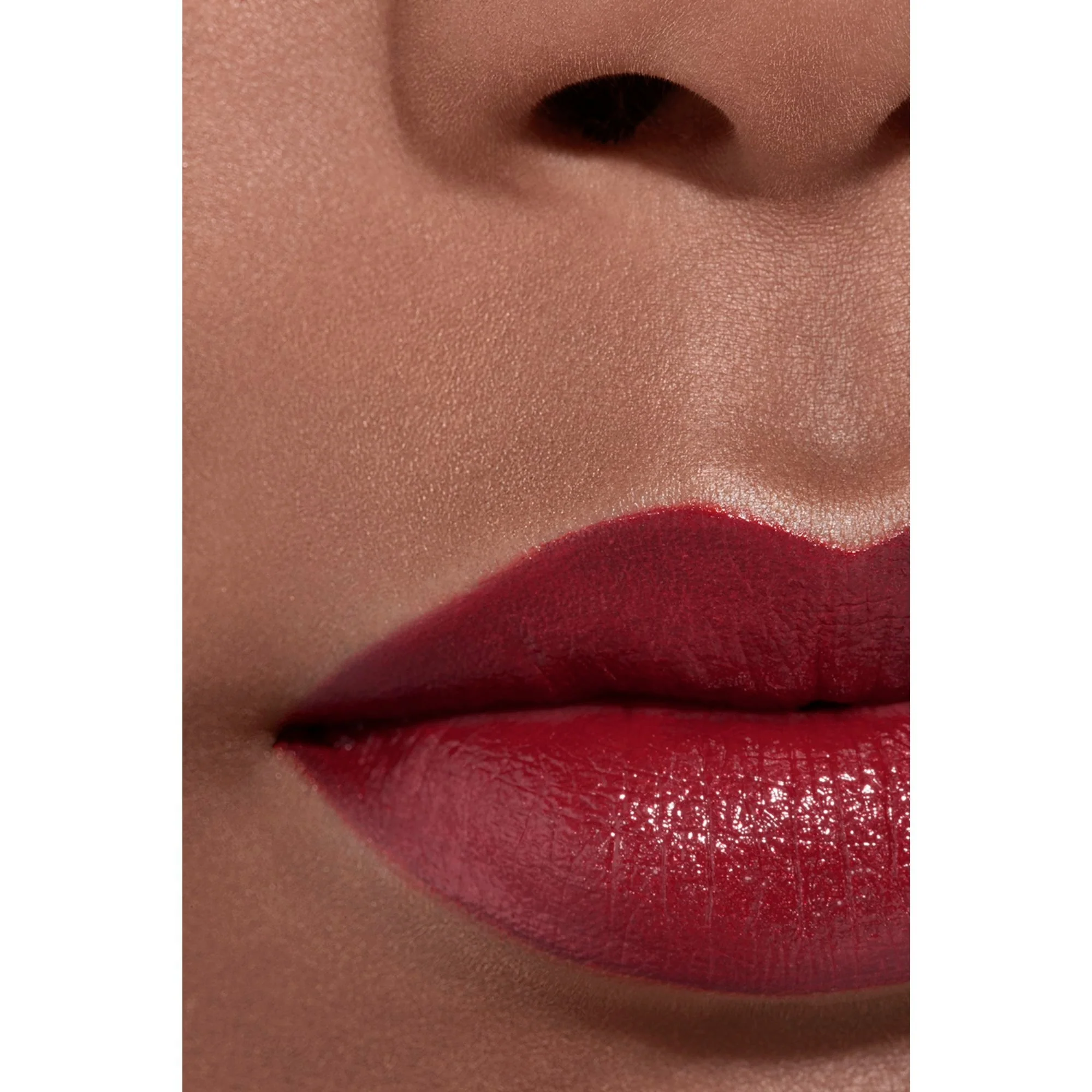 ROUGE ALLURE L'EXTRAIT - LABIAL DE ALTA INTENSIDAD - EXTRACTO LIGERO Y CUIDADOSO - RECARGABLE
