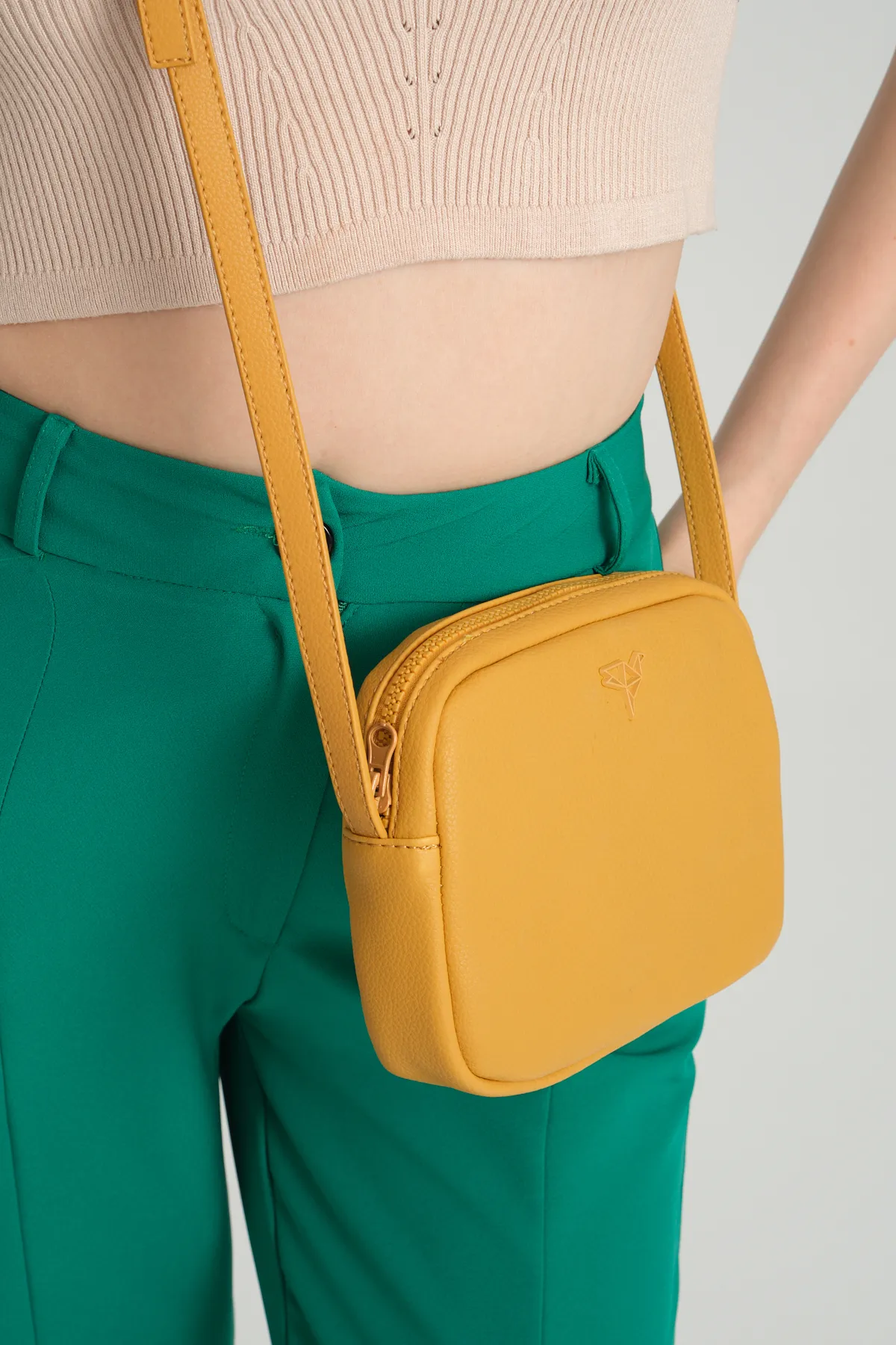 Garbalia  Liberty Senfgelbe Damen-Minitasche mit Reißverschluss, verstellbarem Schultergurt mit Kreuzgriff