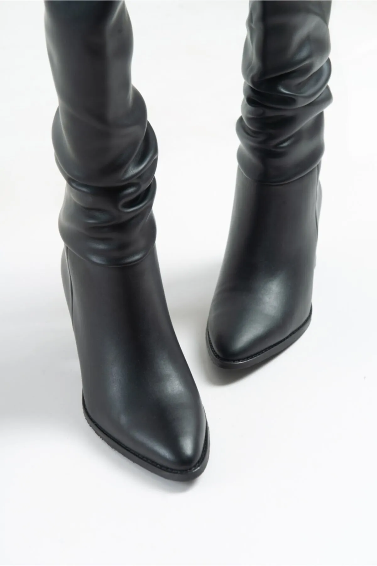 LuviShoes  120 Damenstiefel mit schwarzer Haut