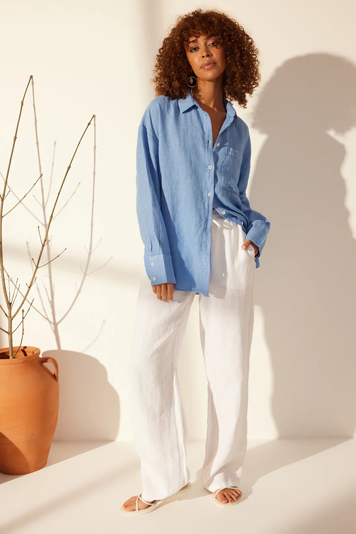Trendyol Collection  Blaues Oversize-Hemd aus 100 % Leinen TWOSS23GO00443