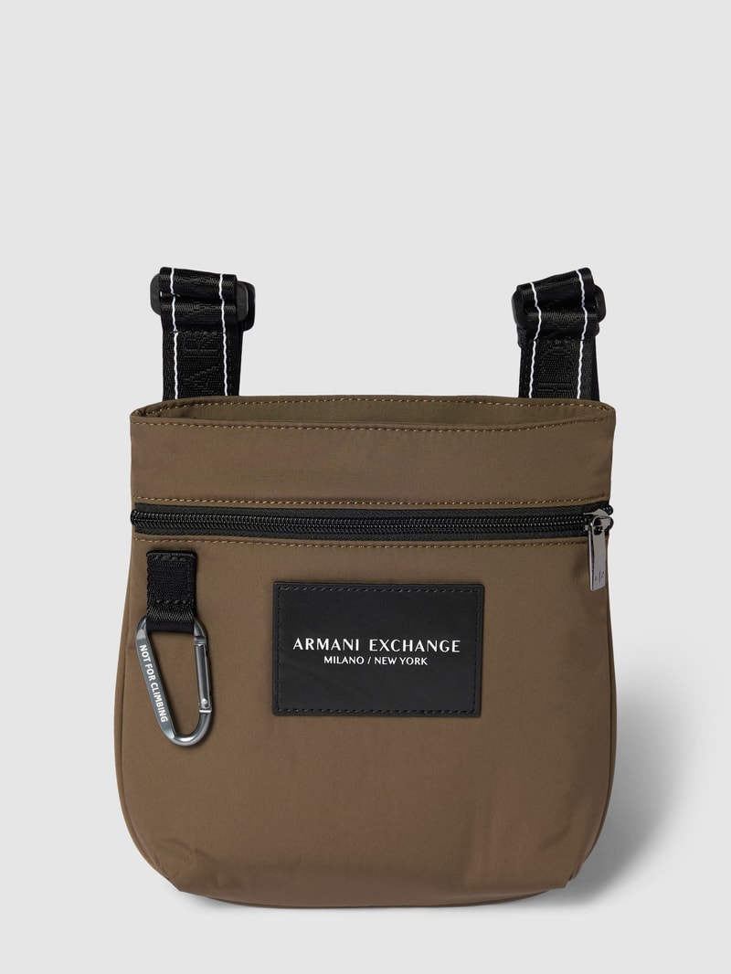 Handtasche mit Label-Patch und Karabiner in schlamm