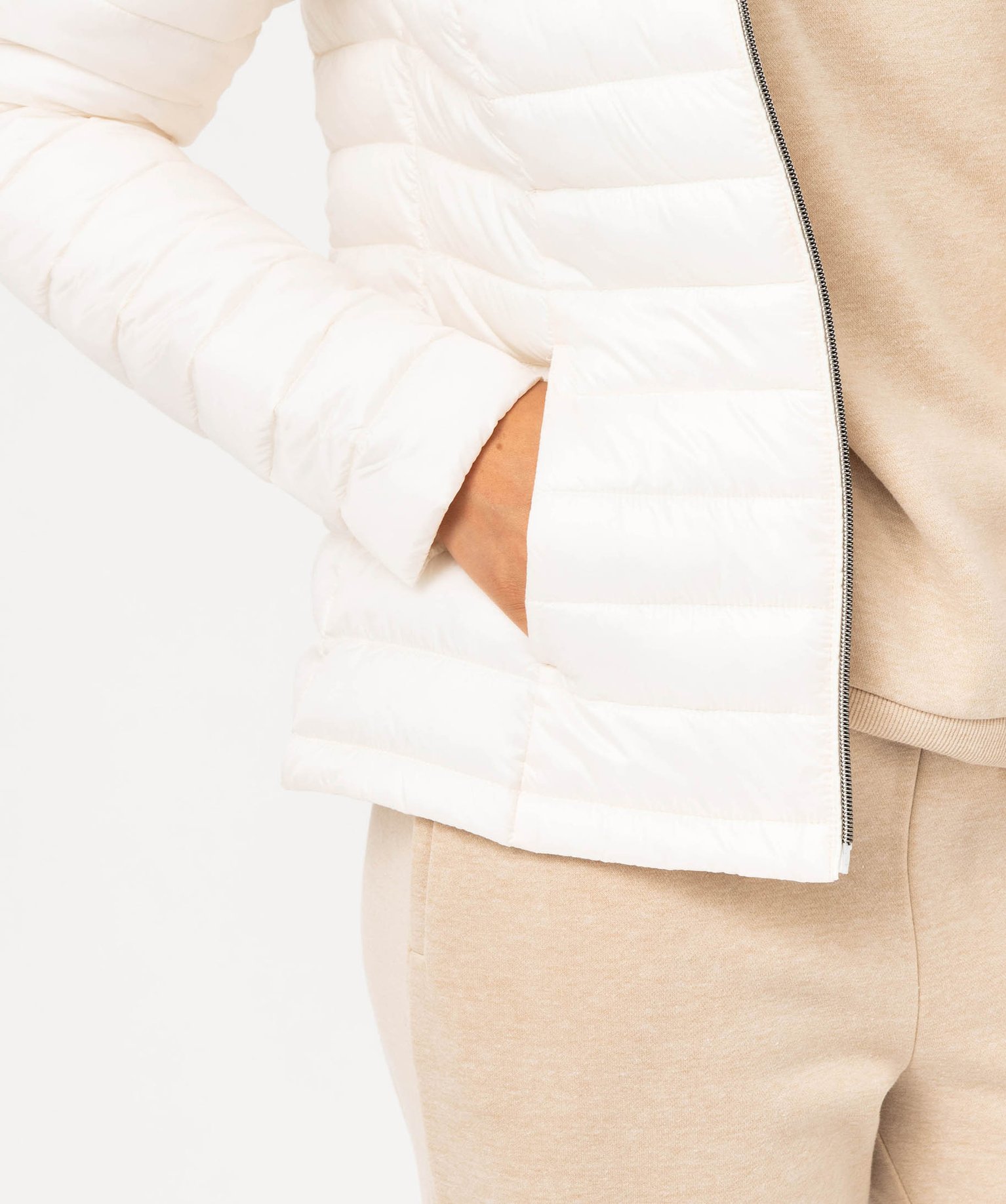 Doudoune à capuche rembourrage fin femme avec pochette ecru | GEMO