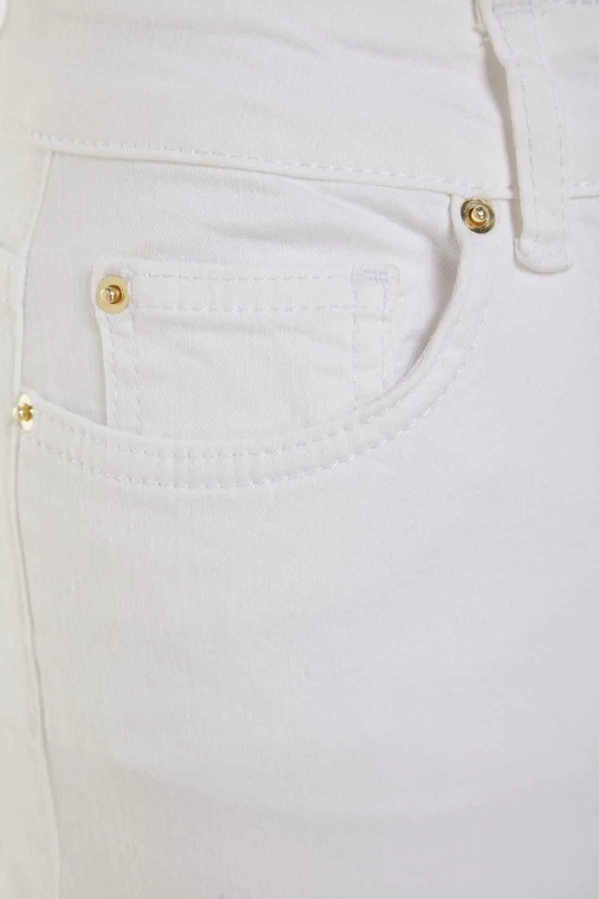 Trendyol Collection  Weiße Schlagjeans mit hoher Taille TWOSS23JE00203