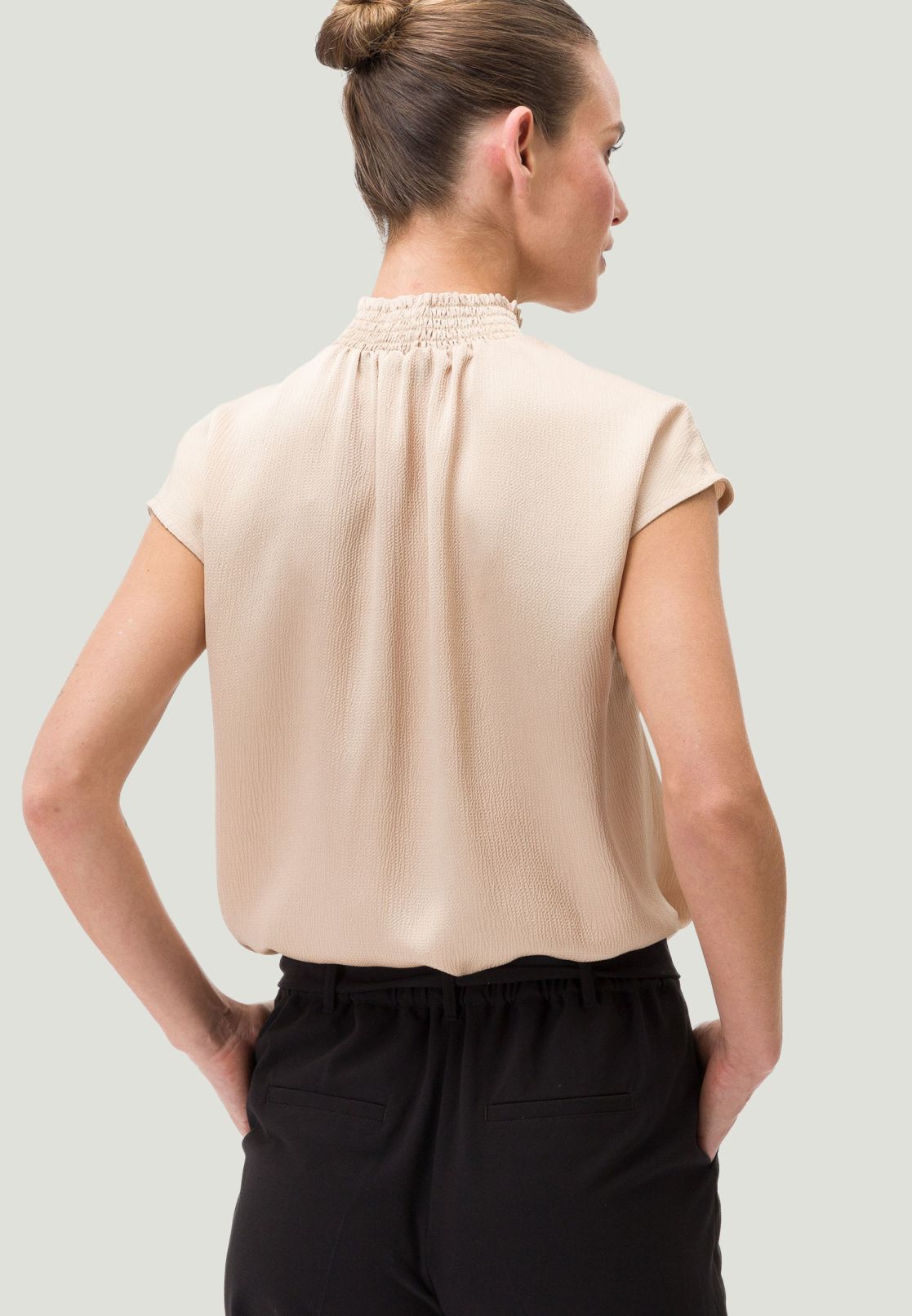 Satinbluse mit Stehkragen