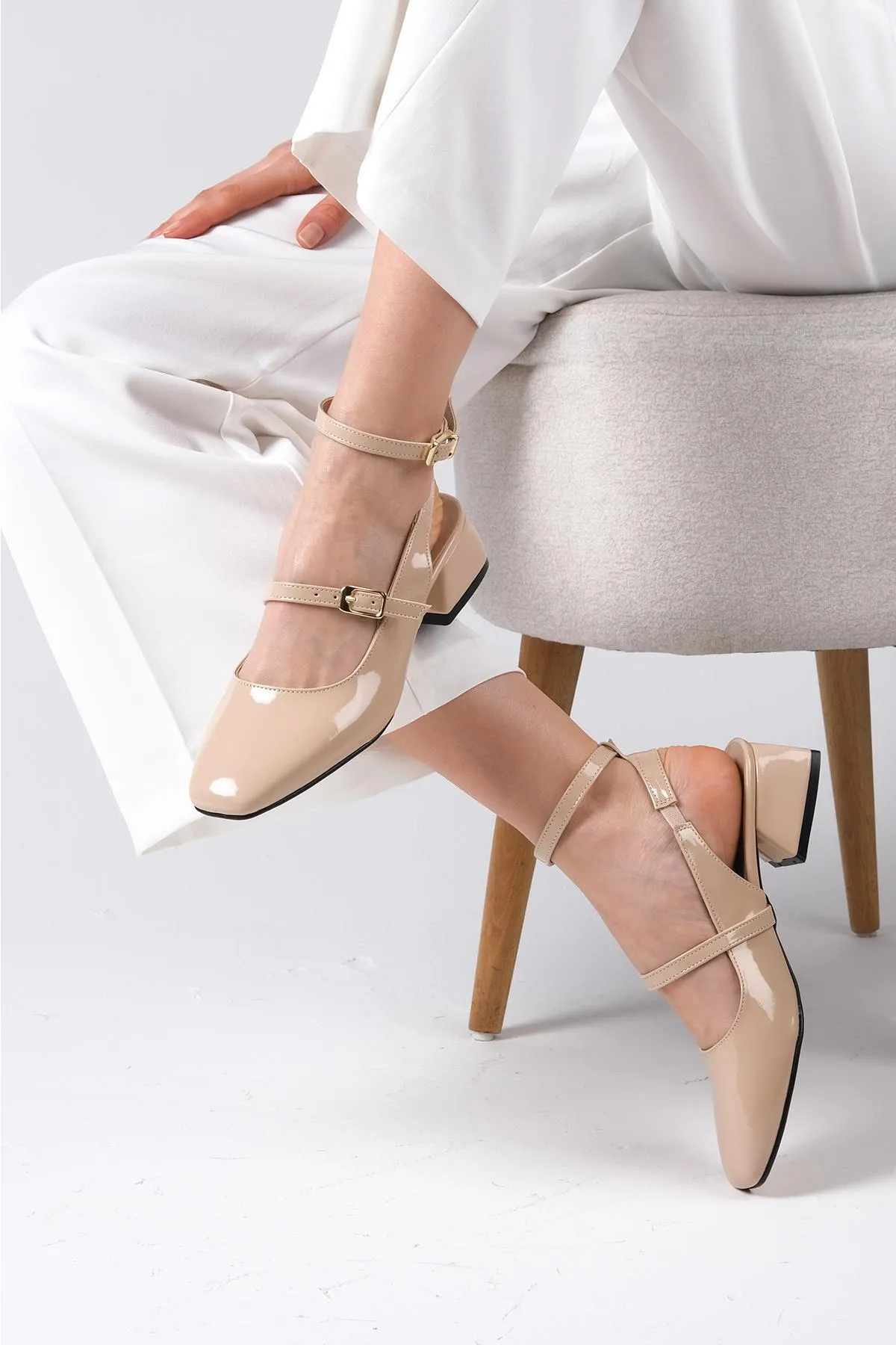 Mio Gusto  Audrey nackte Damenschuhe aus Lackleder mit offenem Rücken und kurzem Absatz