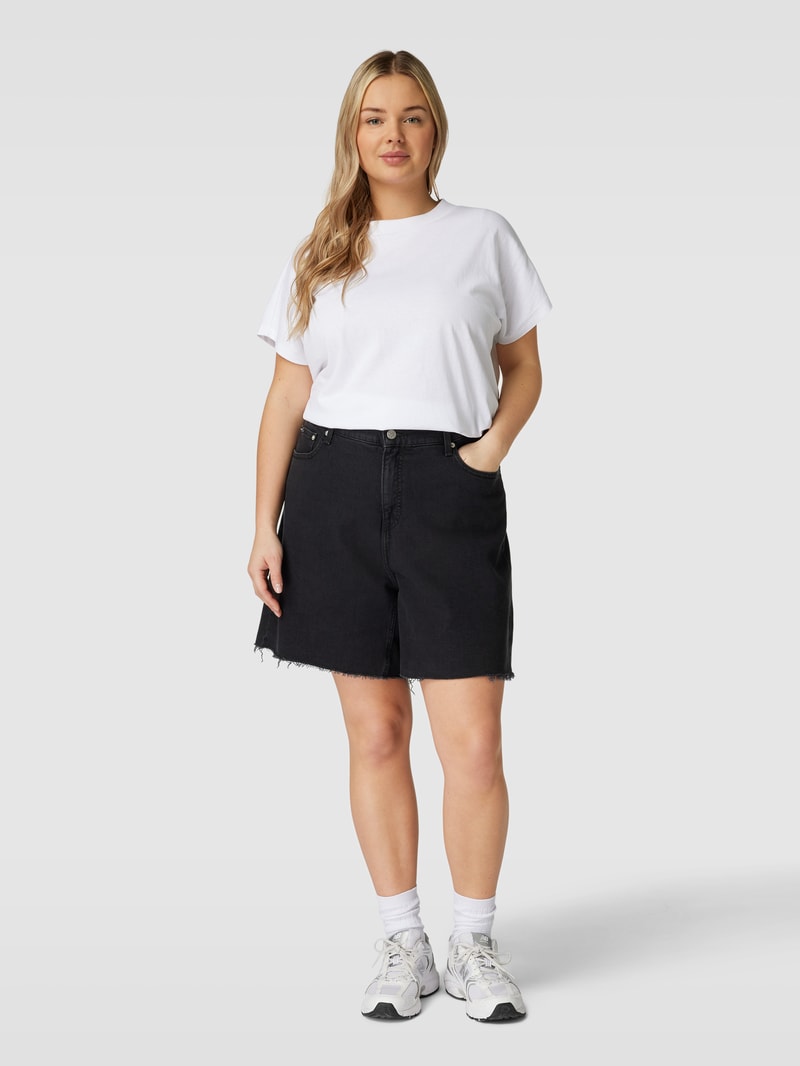 PLUS SIZE Jeansshorts mit Label-Patch in schwarz
