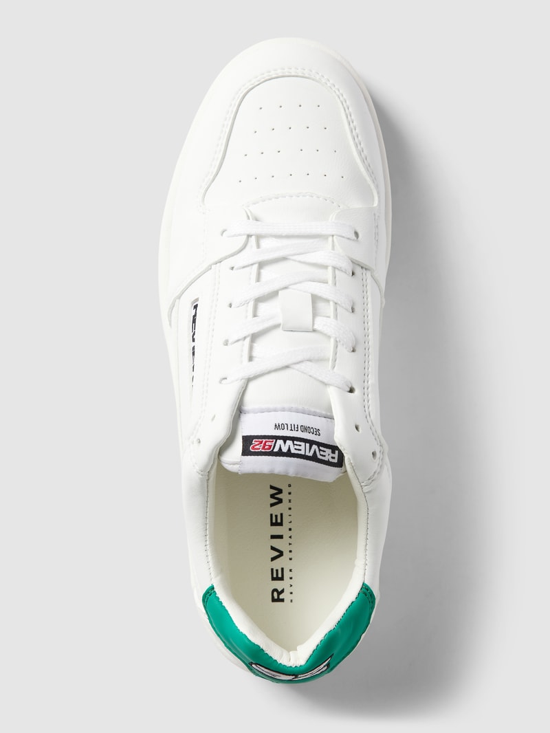 Sneaker mit Label-Details in weiß
