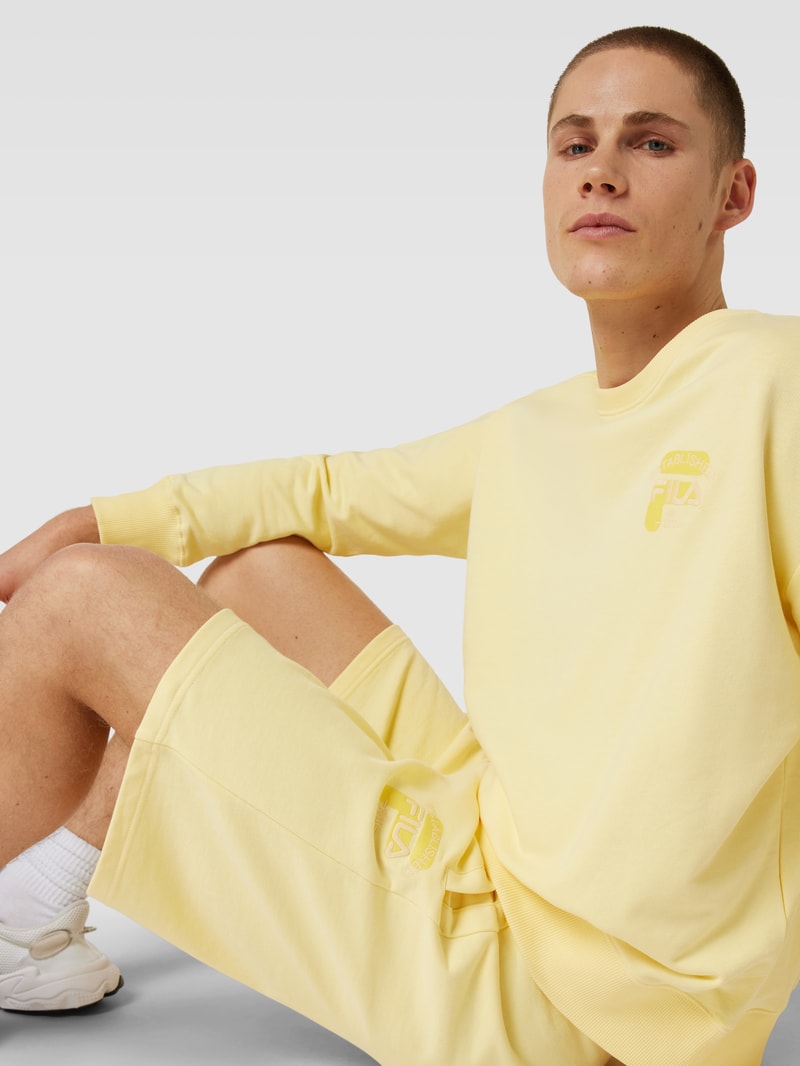 Sweatshorts mit Label-Stitching Modell 'BAIERN' in hellgelb
