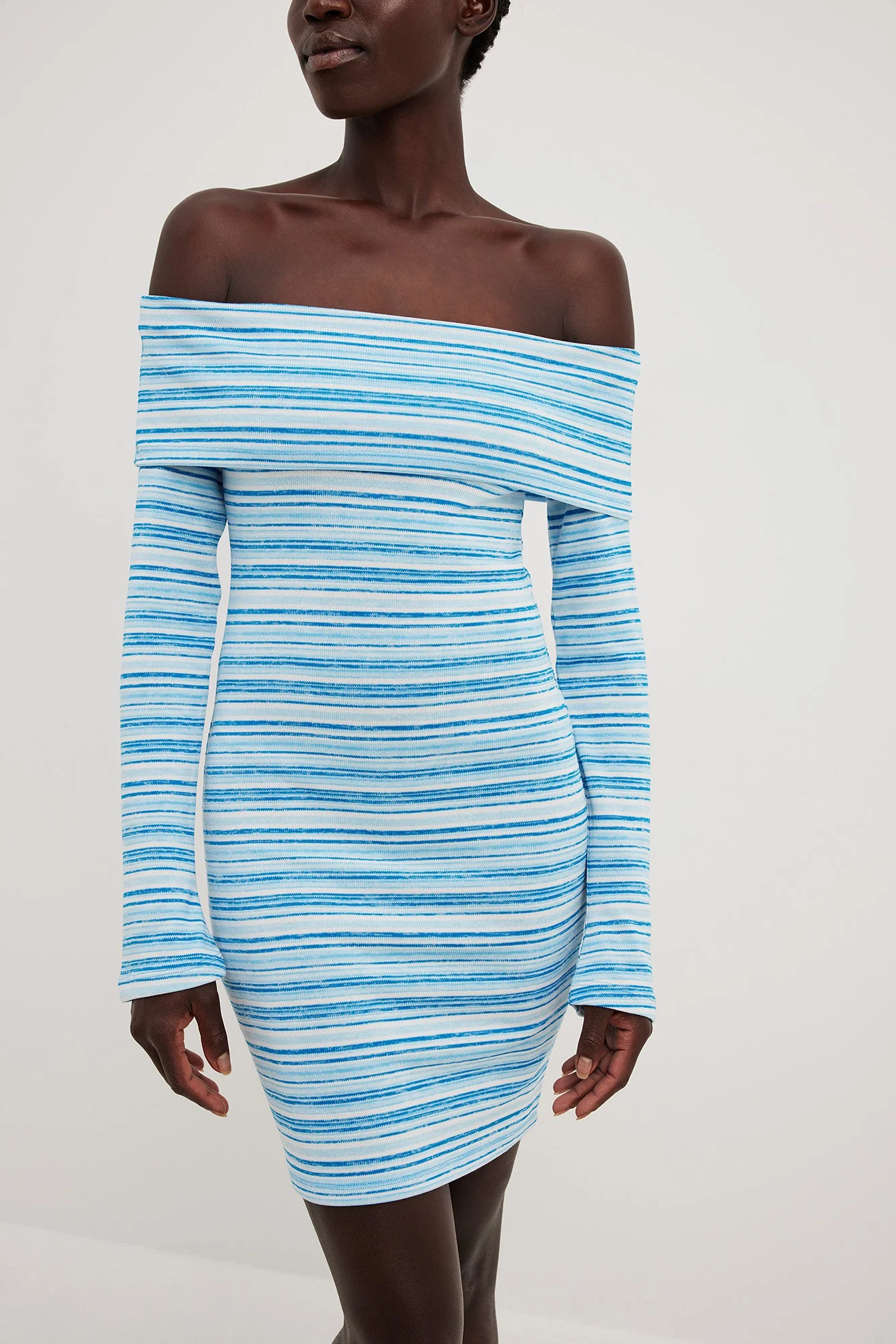 Gestreiftes Off-Shoulder-Minikleid