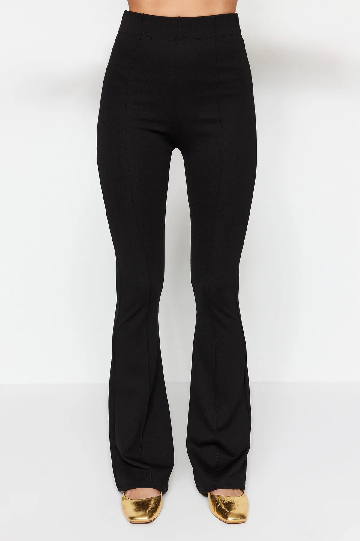 Trendyol Collection  Schwarze, gerippte, ausgestellte Hose mit elastischem Bund/Spanisches Bein, hohe Taille, gestrickte Hose TWOSS20PL0342