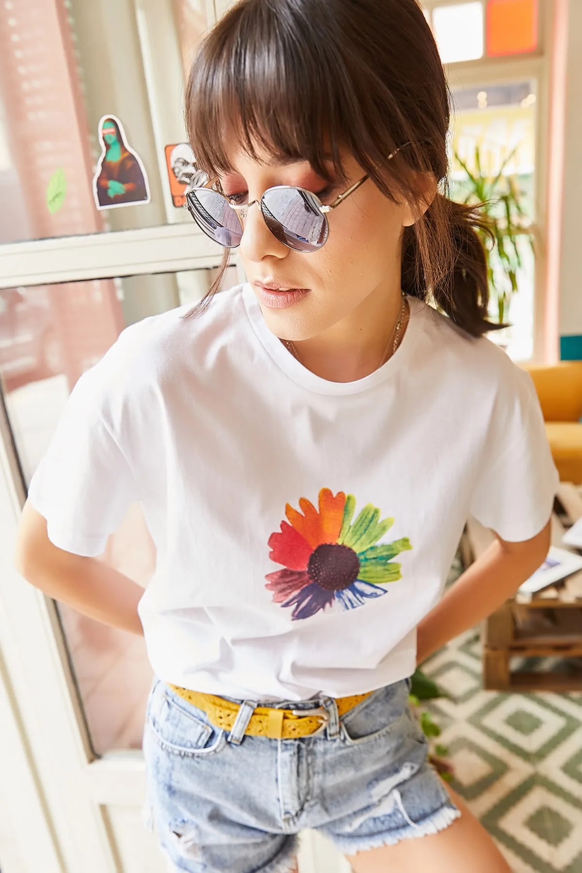 Olalook  Weißes Damen-T-Shirt mit Blumenmuster TSH-19000320